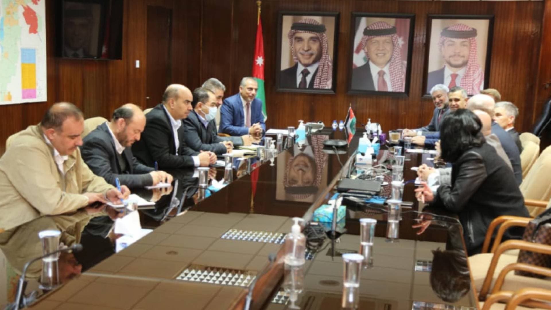 "سلطة المياه" تبحث الاحتياجات المائية للمواطنين