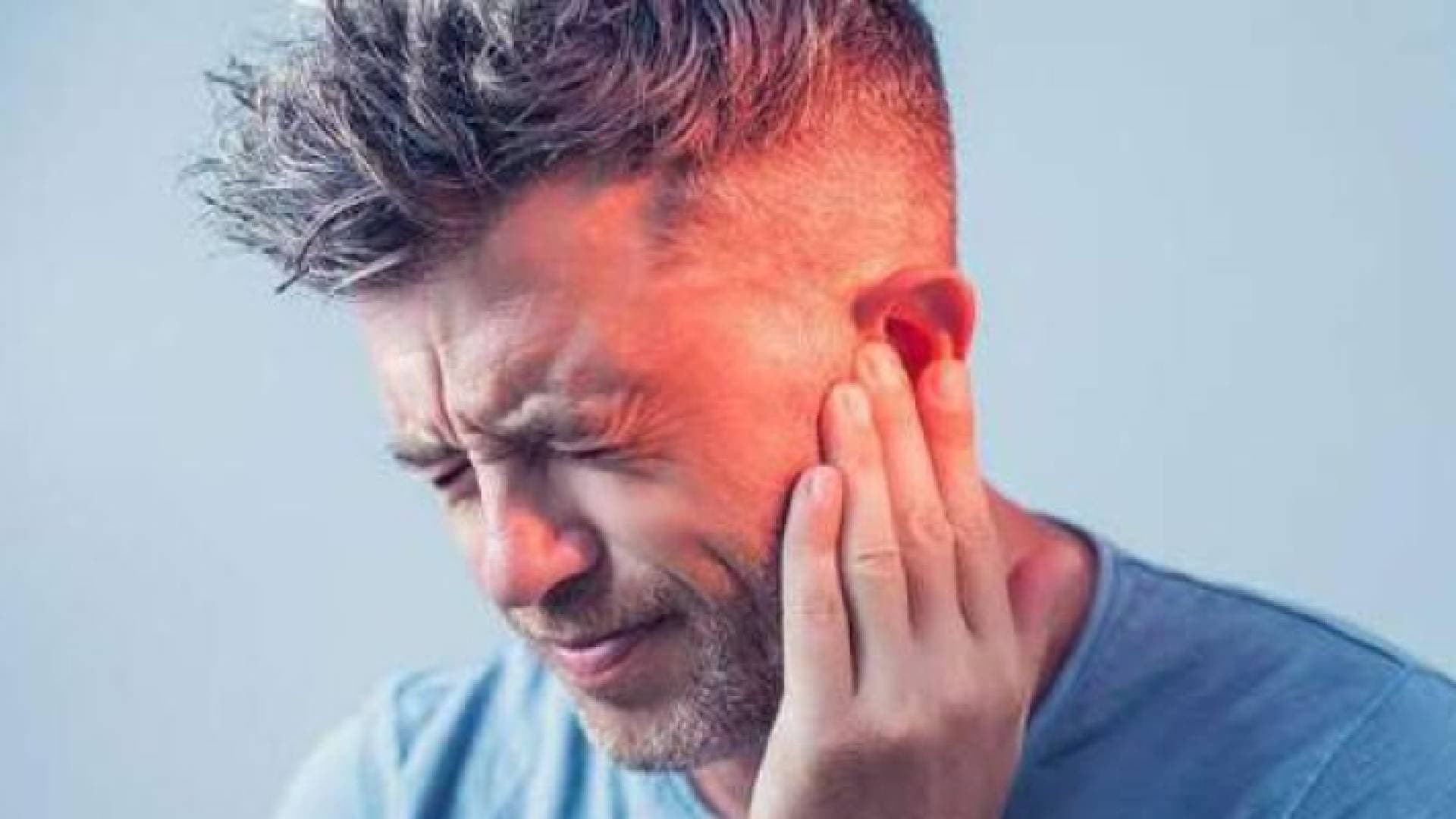 هل يصيب "أوميكرون" الأذنين؟ طبيب يوضح
