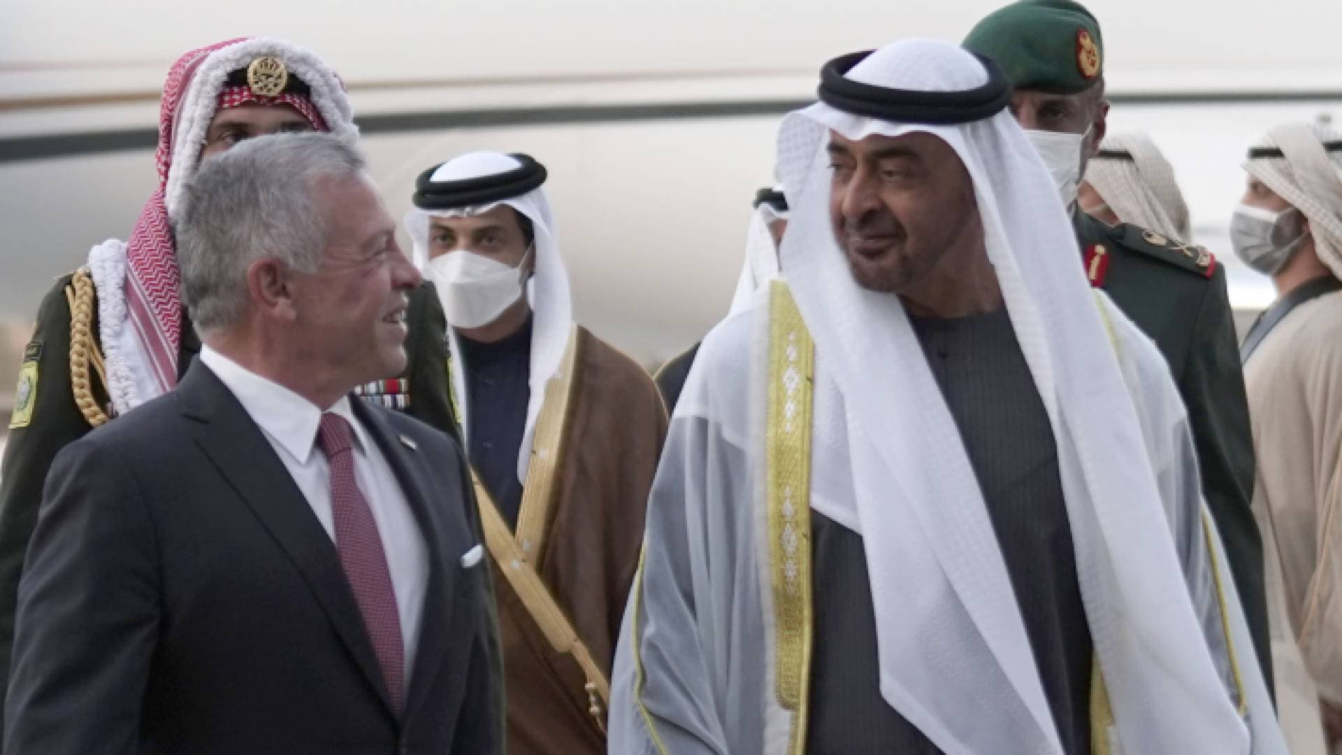 الملك يصل إلى أبوظبي