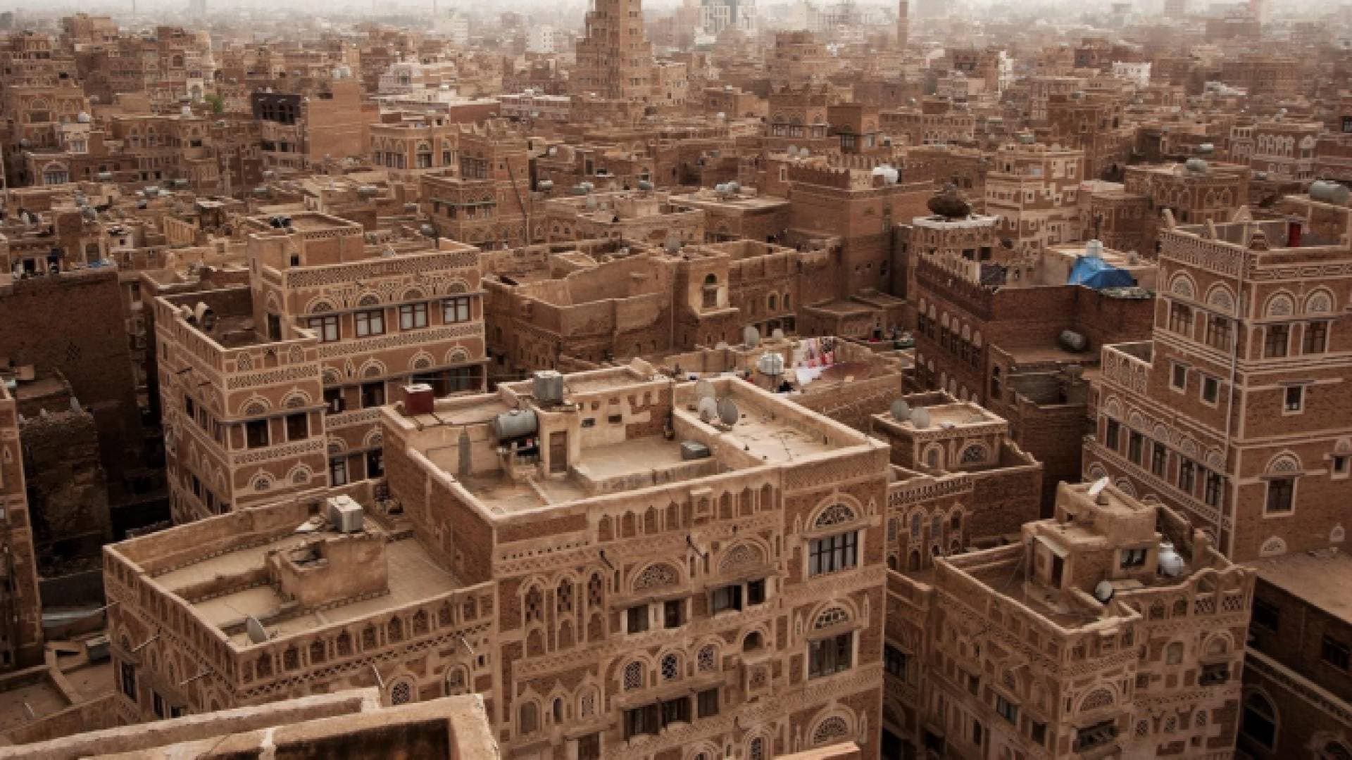 جريمة تهز اليمن.. يقتل زوجته ونجله حرقا بالبنزين