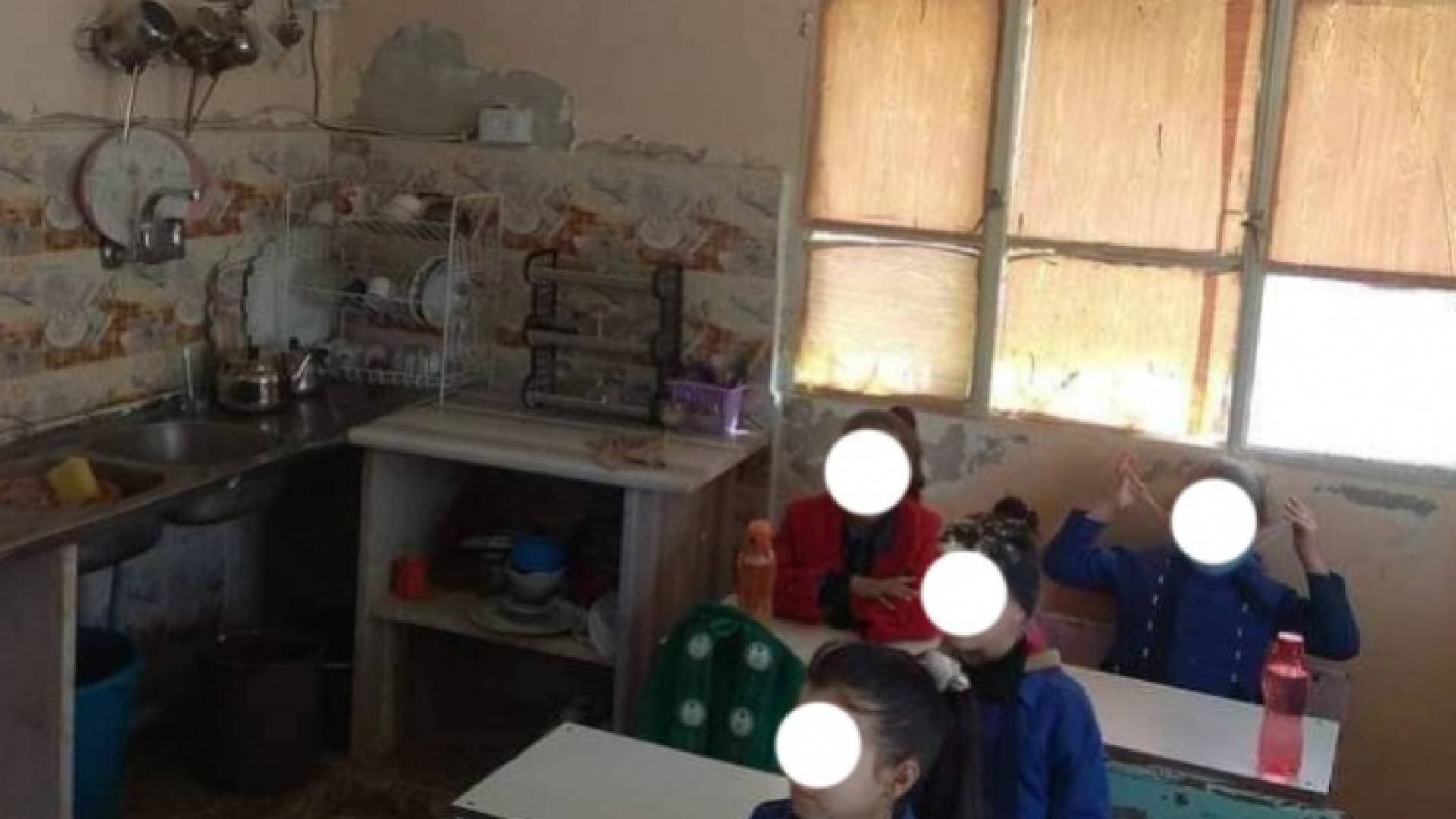 بعد صورة "المطبخ" تحويل التعليم بمدرسة الشيماء الأساسية للتناوب
