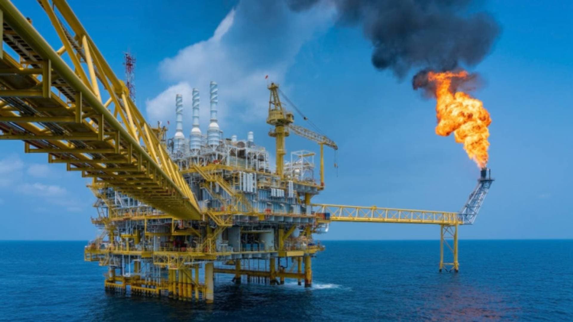 ارتفاع سعر برميل نفط برنت ٥ % بسبب العملية العسكرية الروسية في أوكرانيا
