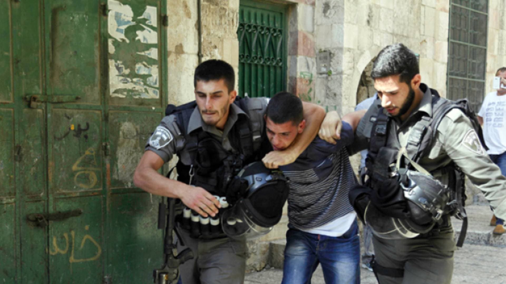 الاحتلال يعتقل ١٩ فلسطينيا بينهم ١٣ من جنين