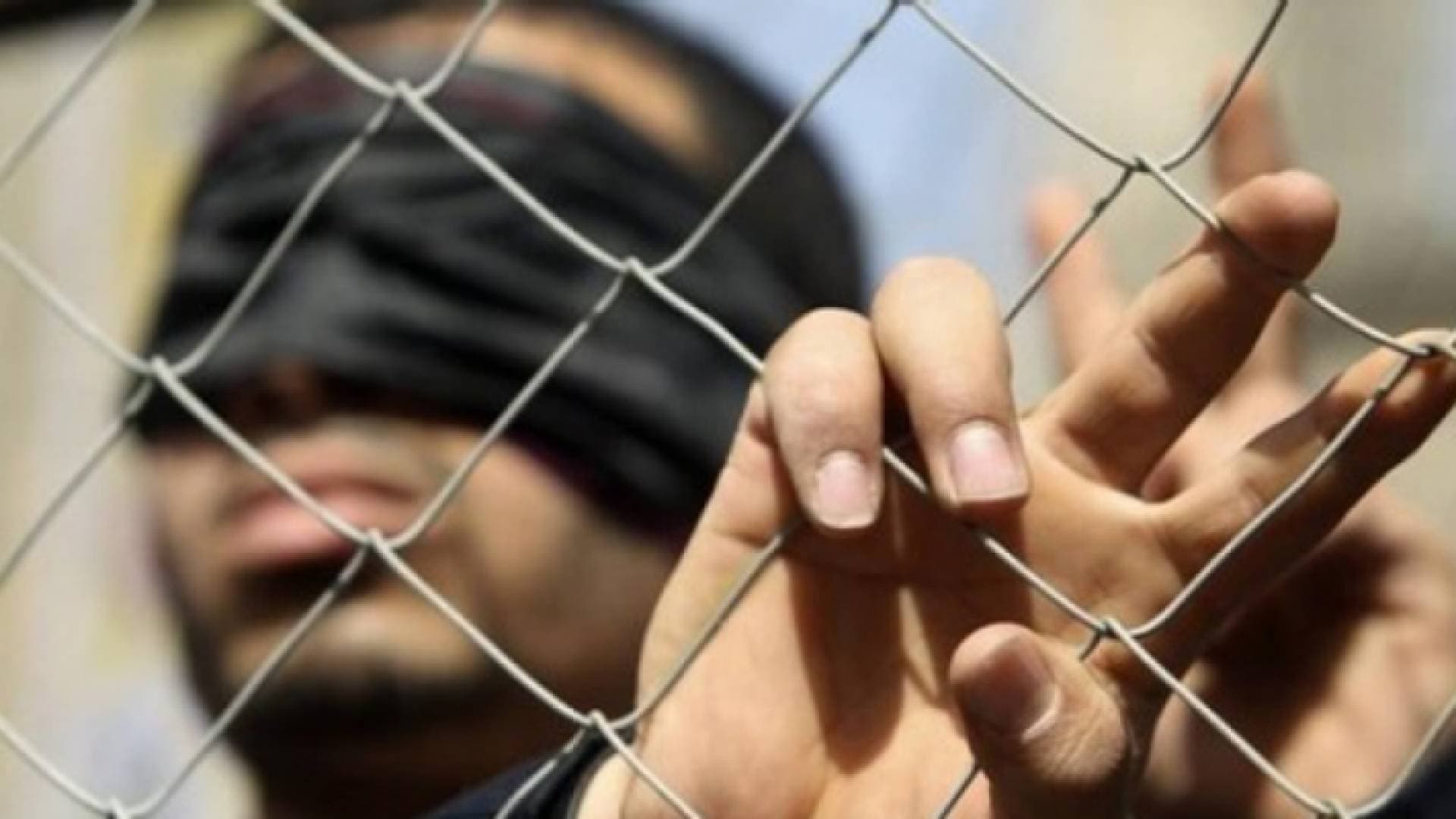 الأسرى يواصلون إضرابهم في سجون الاحتلال