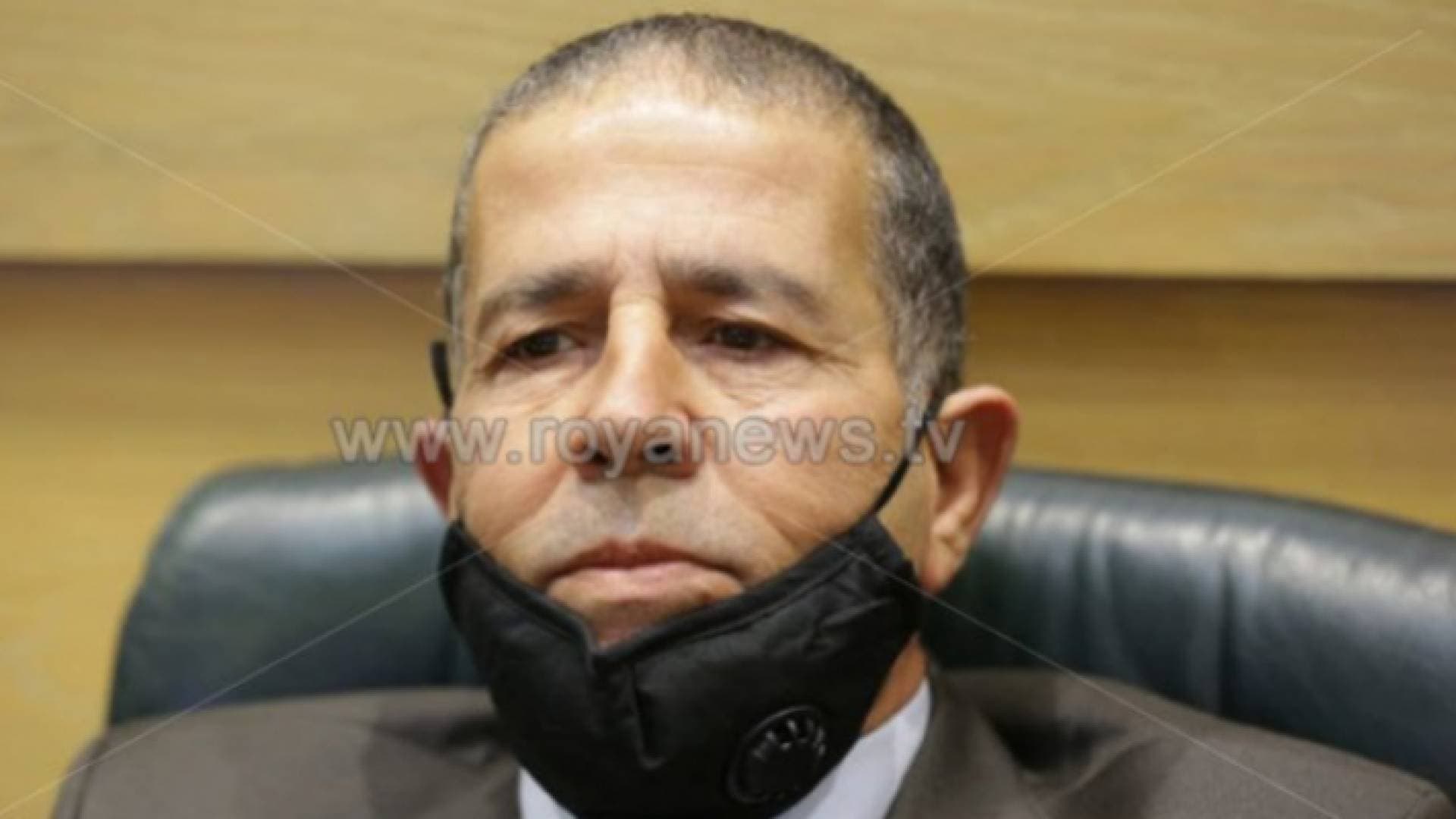 وزير الصحة يرد على تساؤل النائب عبيدات بشأن "ابتعاثات الطلبة"