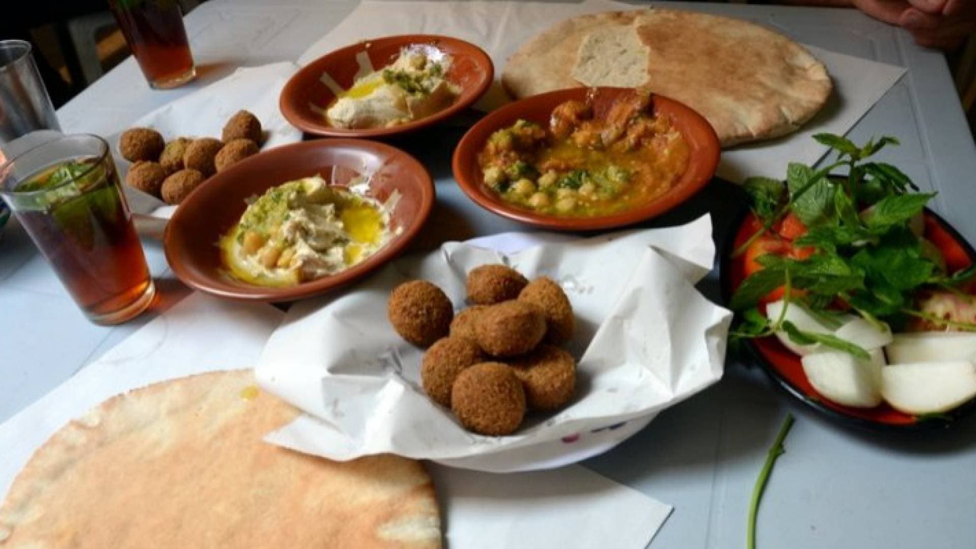 نقيب أصحاب المطاعم يطالب برفع الأسعار.. فيديو