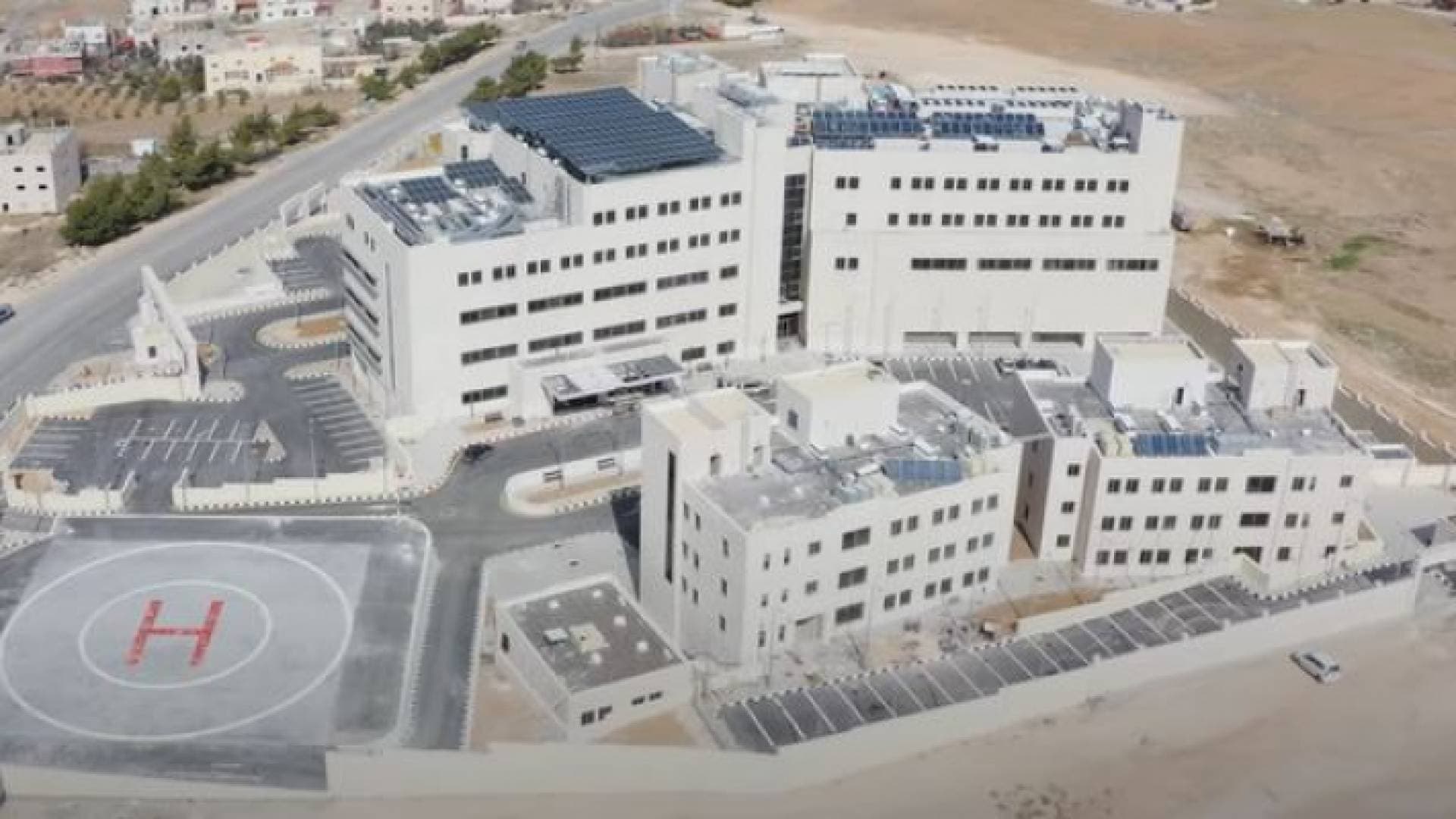 الهواري يفتتح مستشفى الطفيلة الحكومي