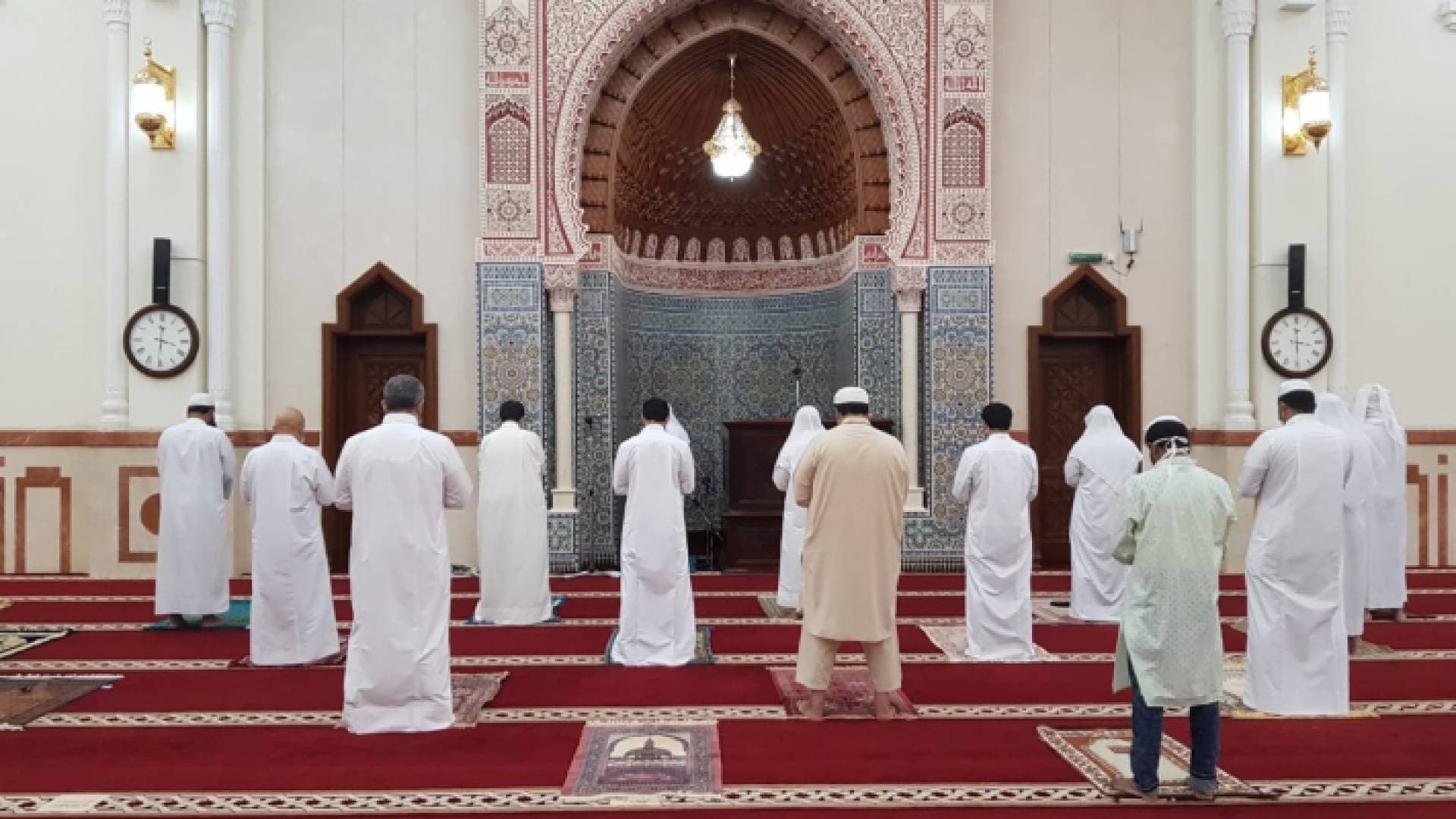 إلغاء التباعد في مساجد قطر