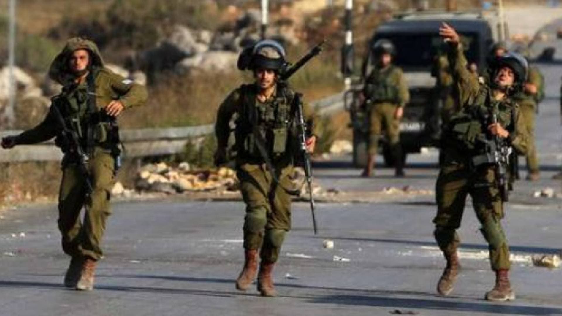 الاحتلال يغلق مدخل المسعودية ويجرف أراض في نابلس