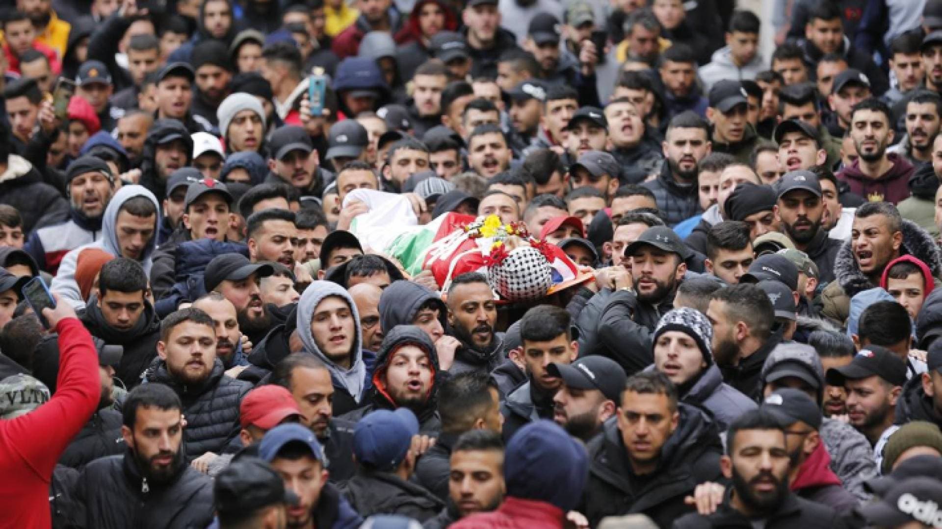 تشييع جثمان الشهيد علاء شحام في مخيم قلنديا بالقدس