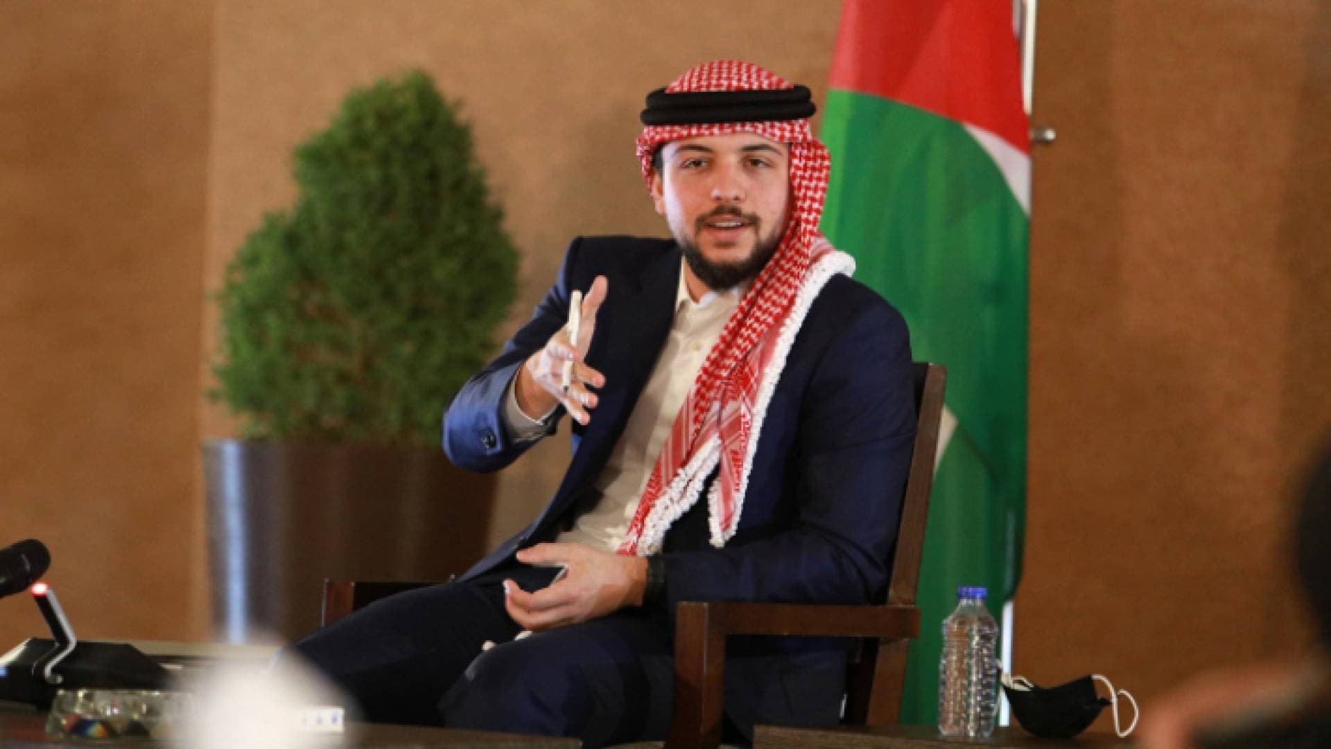 ولي العهد يؤكد على أهمية إيجاد بيئة اقتصادية تشجع على الاستثمار بالأردن