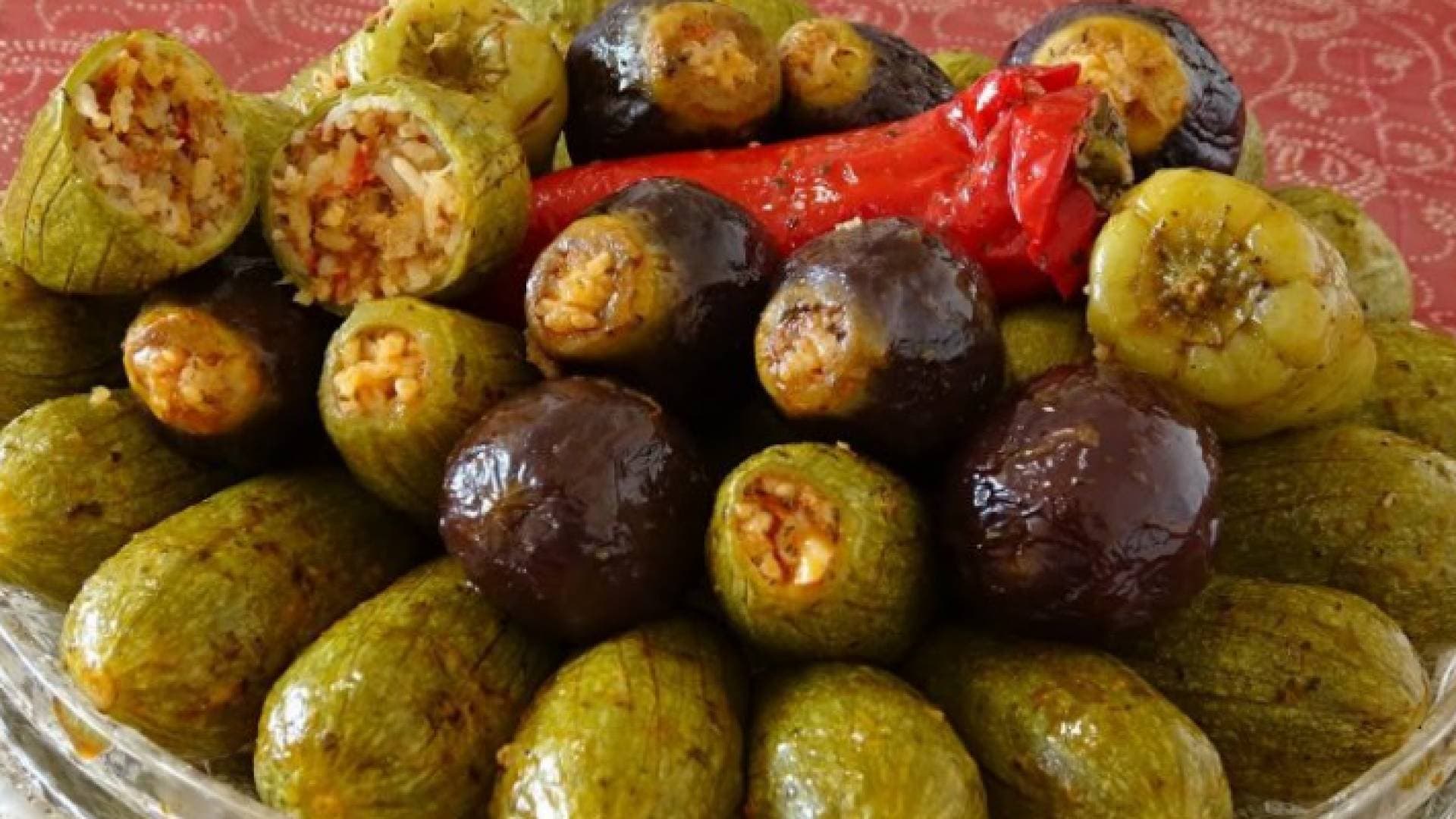 طريقة قتل غريبة .. فلاح مصري يحاول قتل والده وزوجته بالمحشي