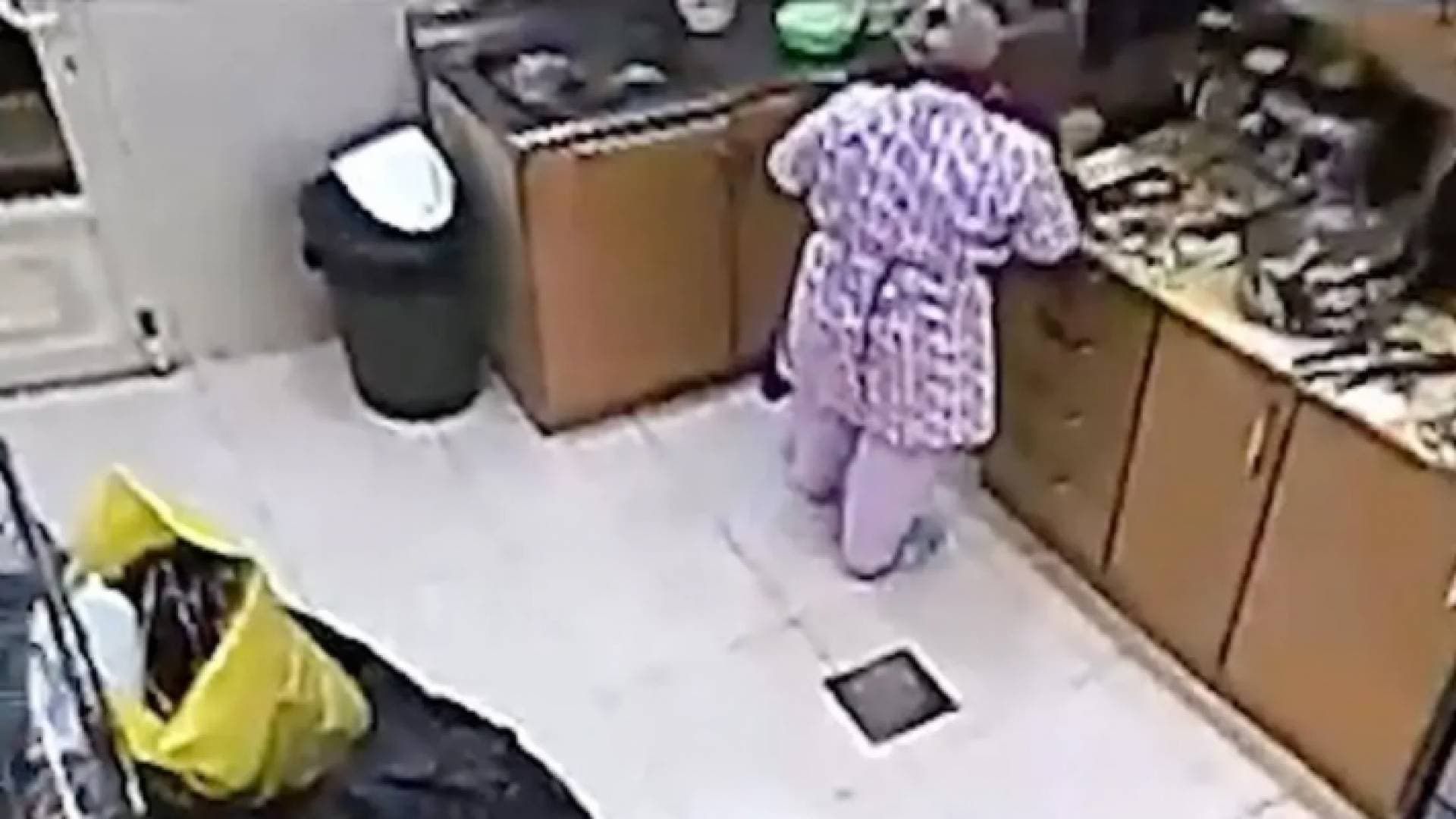 خادمة تضع فضلاتها في طعام أسرة كويتية لمدة عام