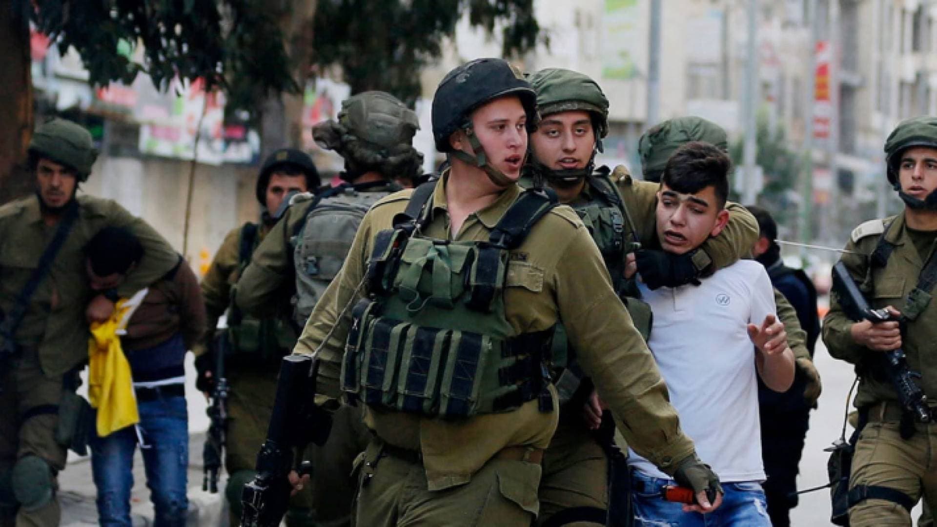 الاحتلال يعتقل ٣ فلسطينيين من أريحا بينهم أمين سر "فتح"