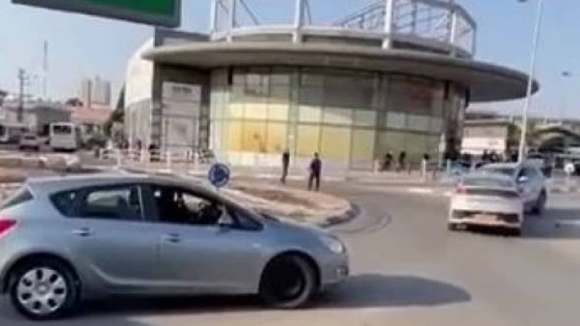 مقتل ٤ مستوطنين جراء تعرضهم للدهس والطعن واستشهاد منذ العملية في بئر السبع