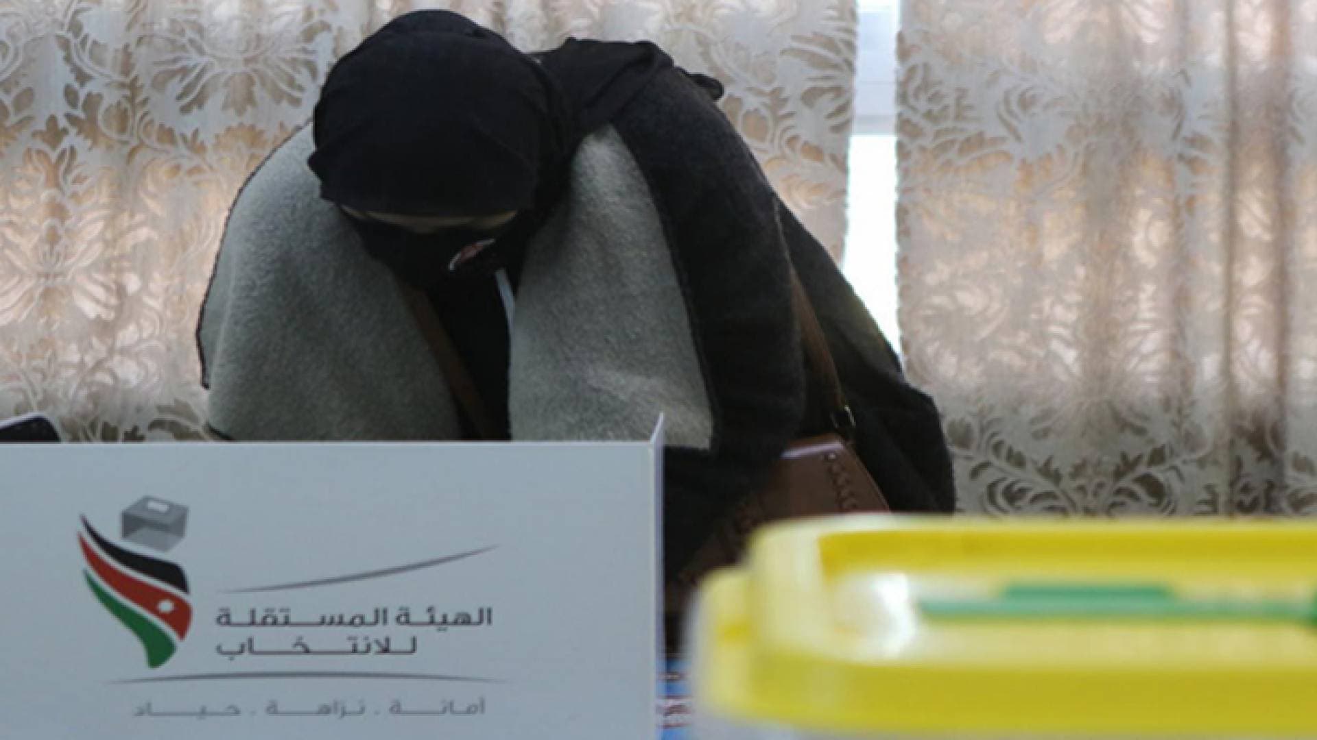 الأردنيون ينتخبون ممثليهم في مجالس المحافظات والبلديات وأمانة عمان - فيديو وصور