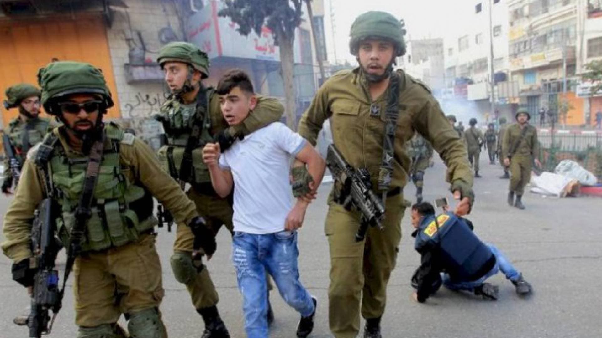 الاحتلال يعتقل ٣ أطفال من بيت إجزا في القدس