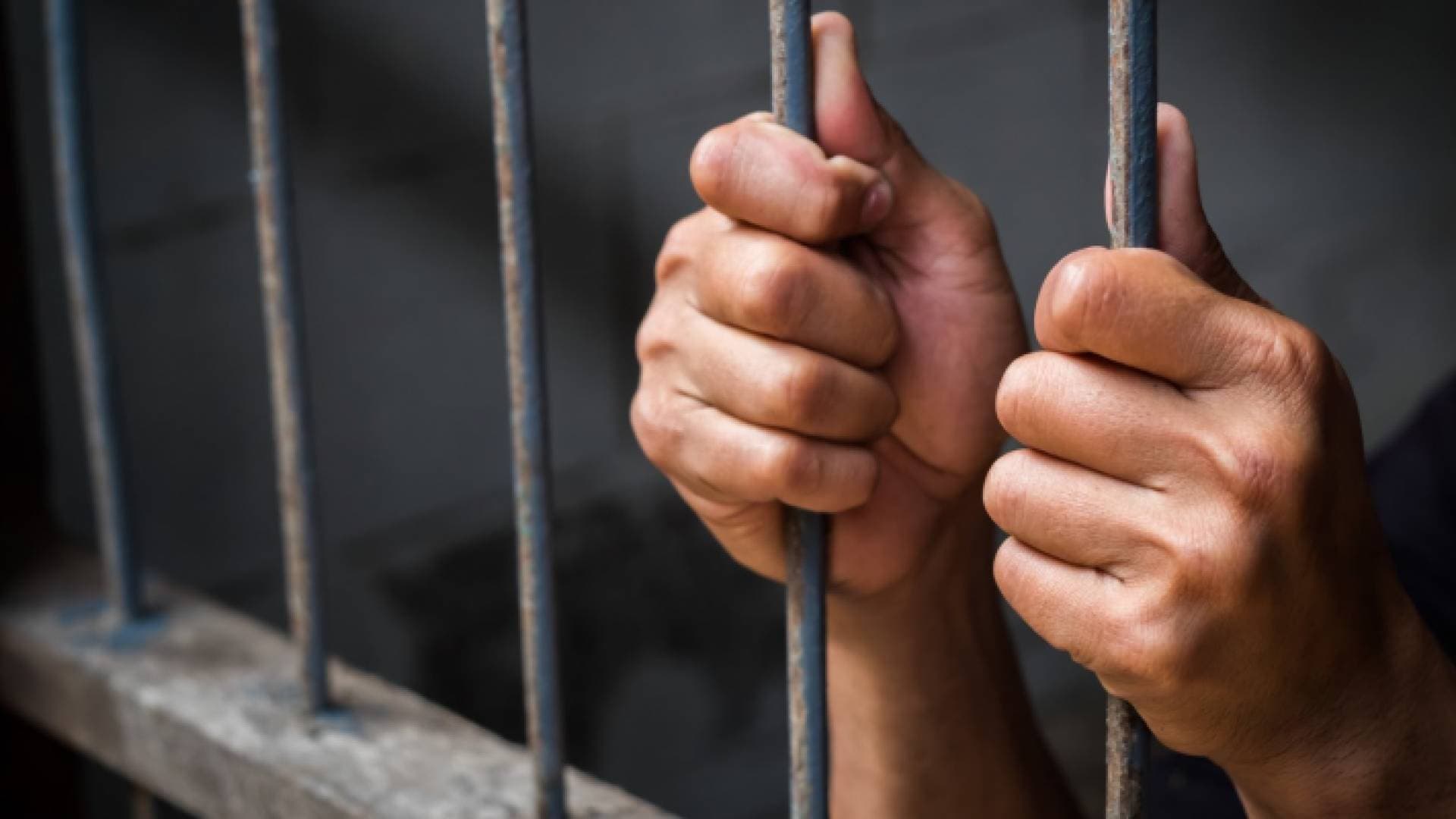 جريمة مروعة.. يمني يقتل زوجته وأبناءه الأربعة نحرا في السعودية