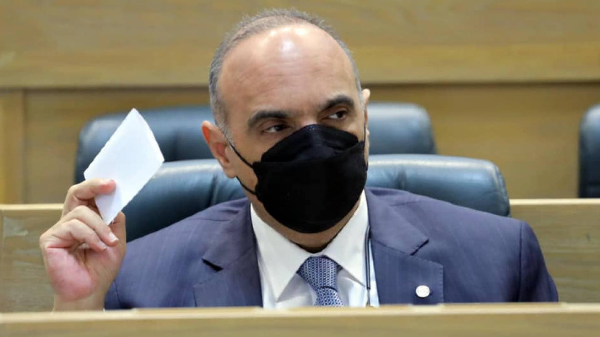 الخصاونة يصدر أمر الدفاع رقم (٣٦) بهدف تخفيف القيود المفروضة جراء جائحة كورونا