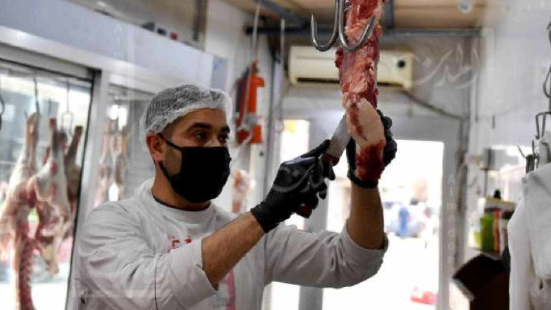 "نباتيون رغما عنهم".. اللحوم تختفي من موائد لبنان