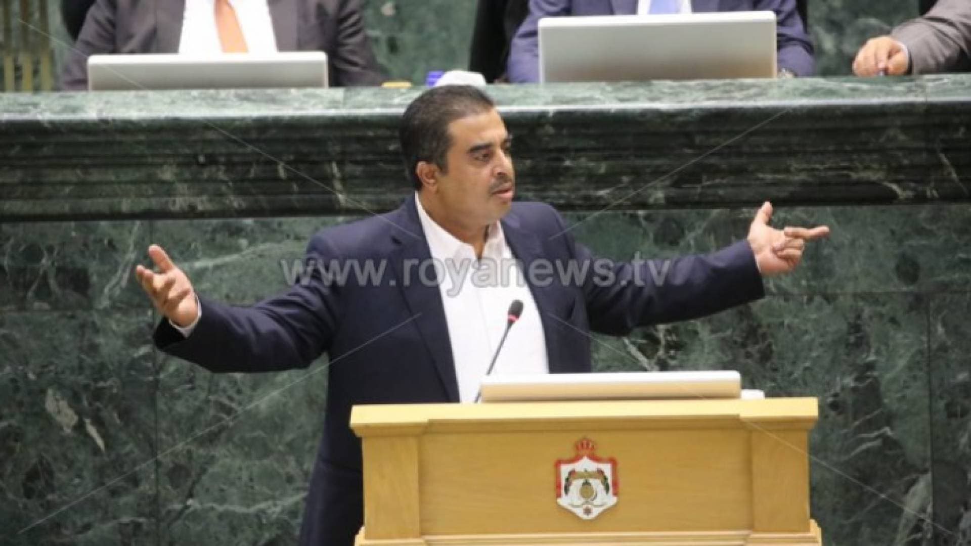 النائب العجارمة يستهجن حصر عمان في ٣ دوائر انتخابية - فيديو