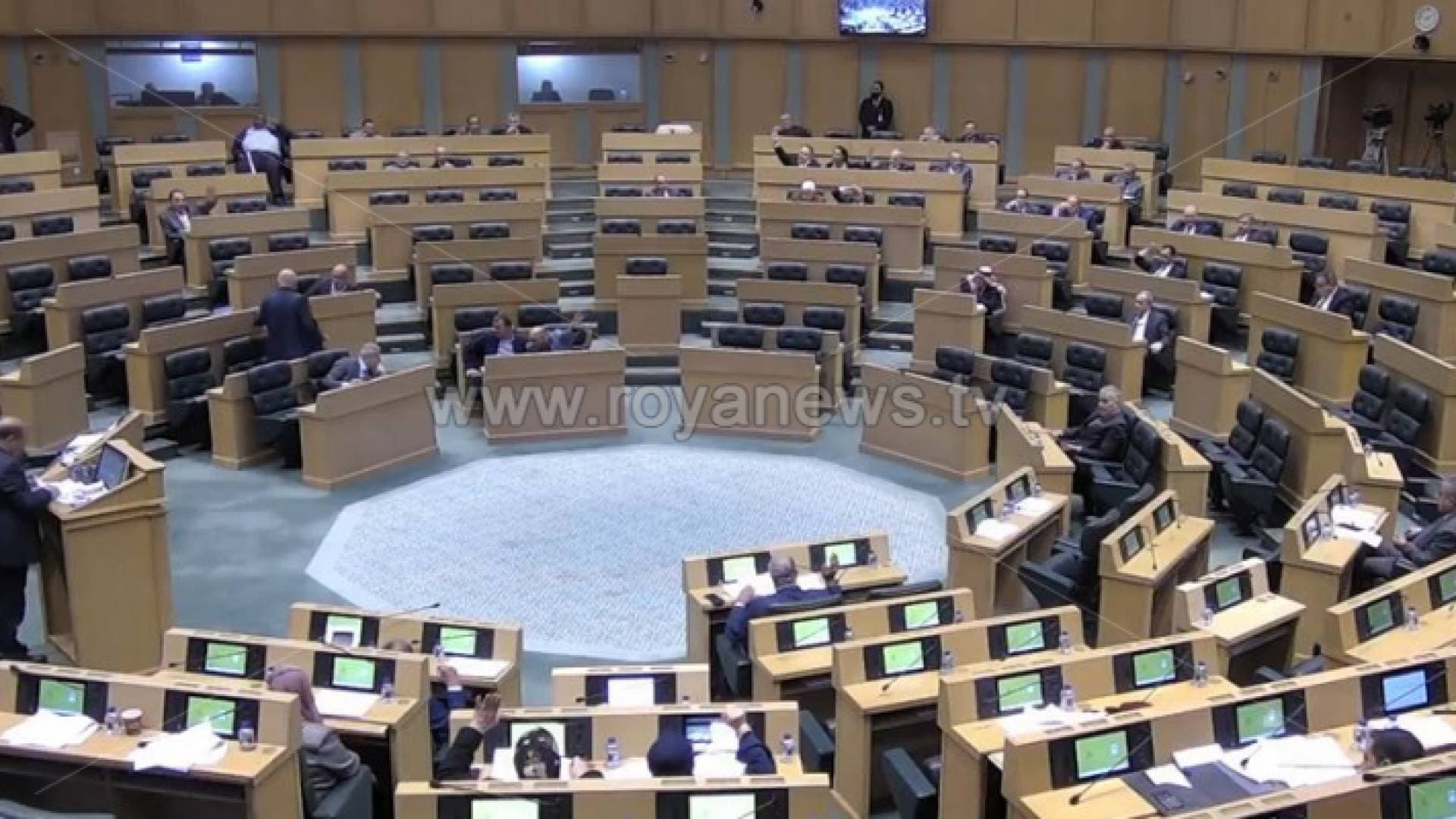 "النواب" يقر موادا من قانون الانتخاب لعضوية المجلس