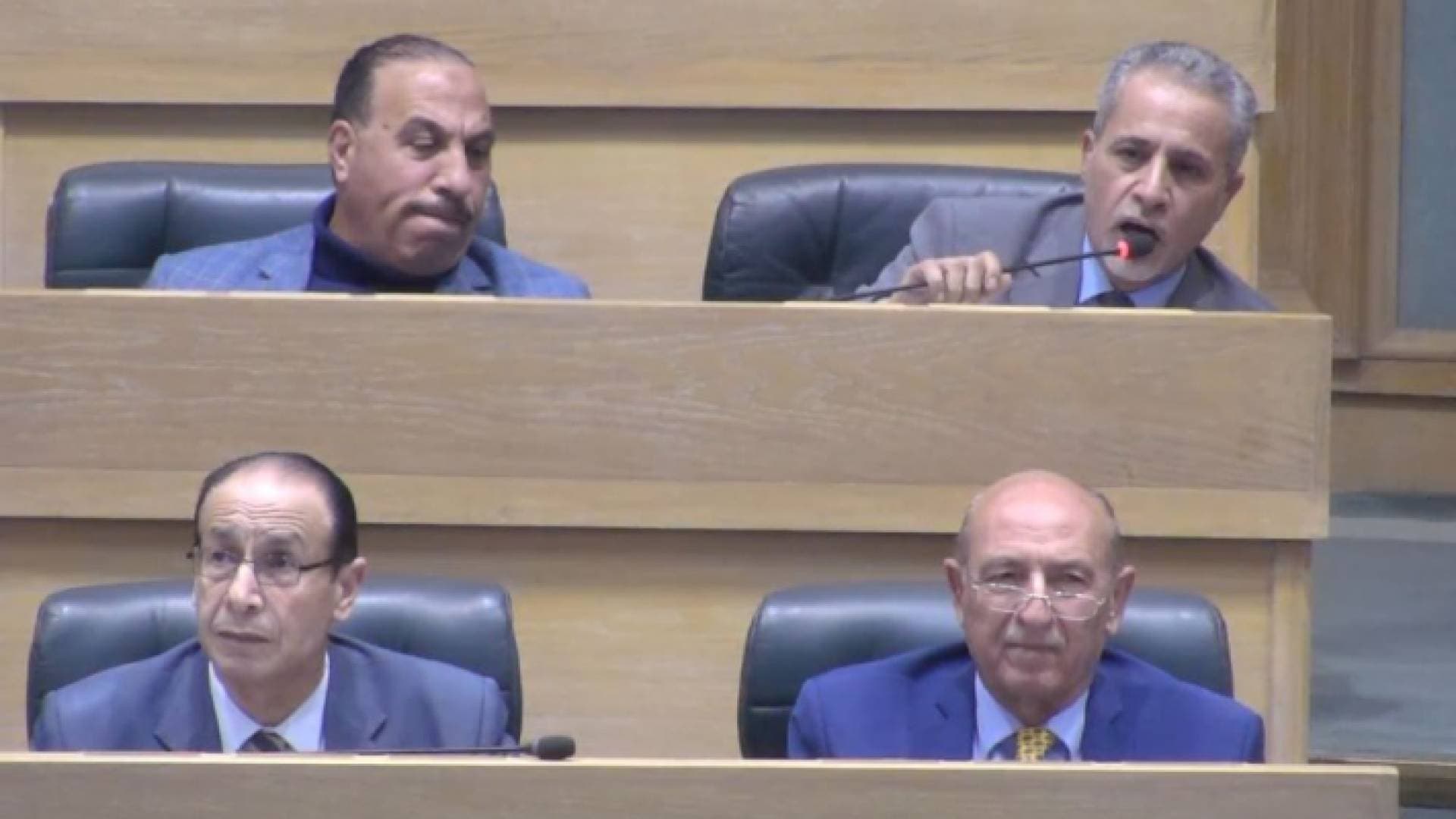 الحراسيس يشكو عدم رد "مكاتب الوزراء" على اتصالات النواب.. والحكومة ترد - فيديو