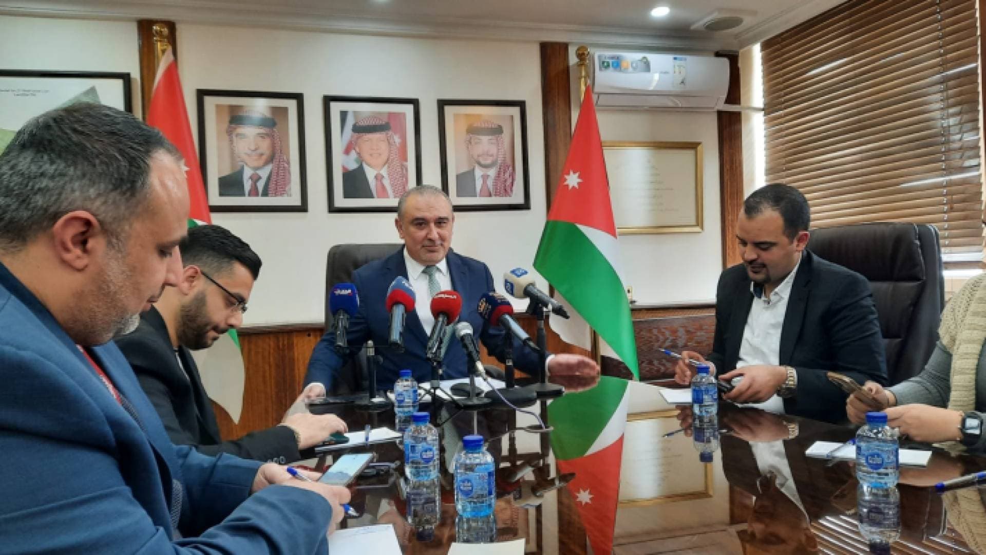 الحكومة: دعم مالي لمشروع الناقل الوطني بقيمة مليار و٨٣٠ مليون دولار - فيديو