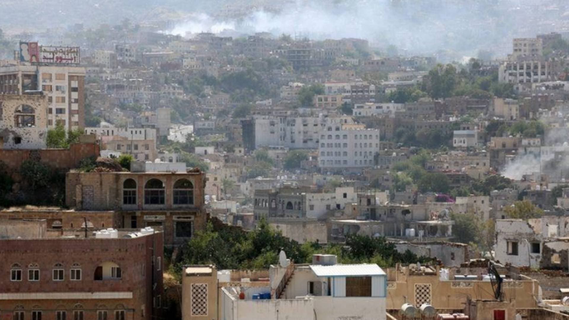 صور تدمي القلب.. يمني ينهي حياته أمام منزل حبيبته ليلة زفافها - شاهد