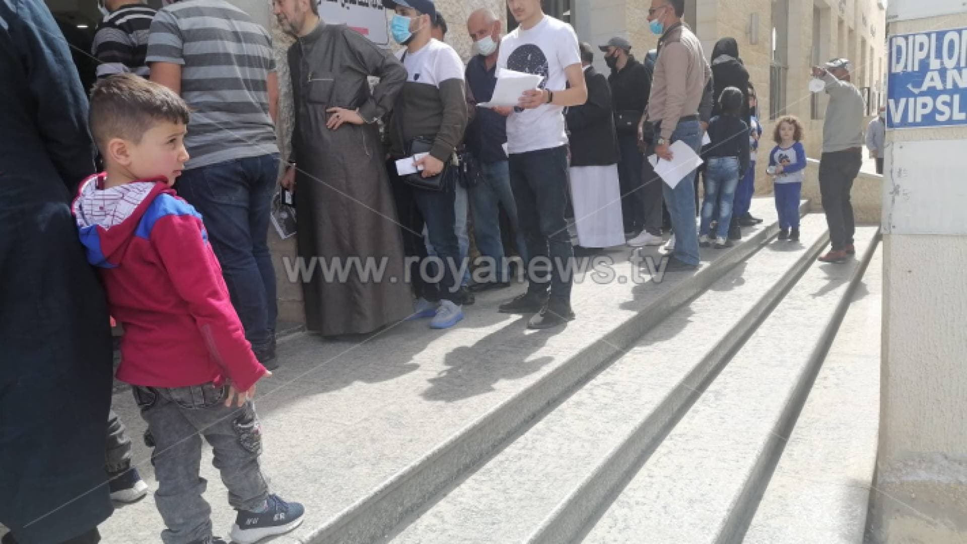 اكتظاظ في معبر جابر.. وأردنيون يشكون بطء إجراءات الجمارك