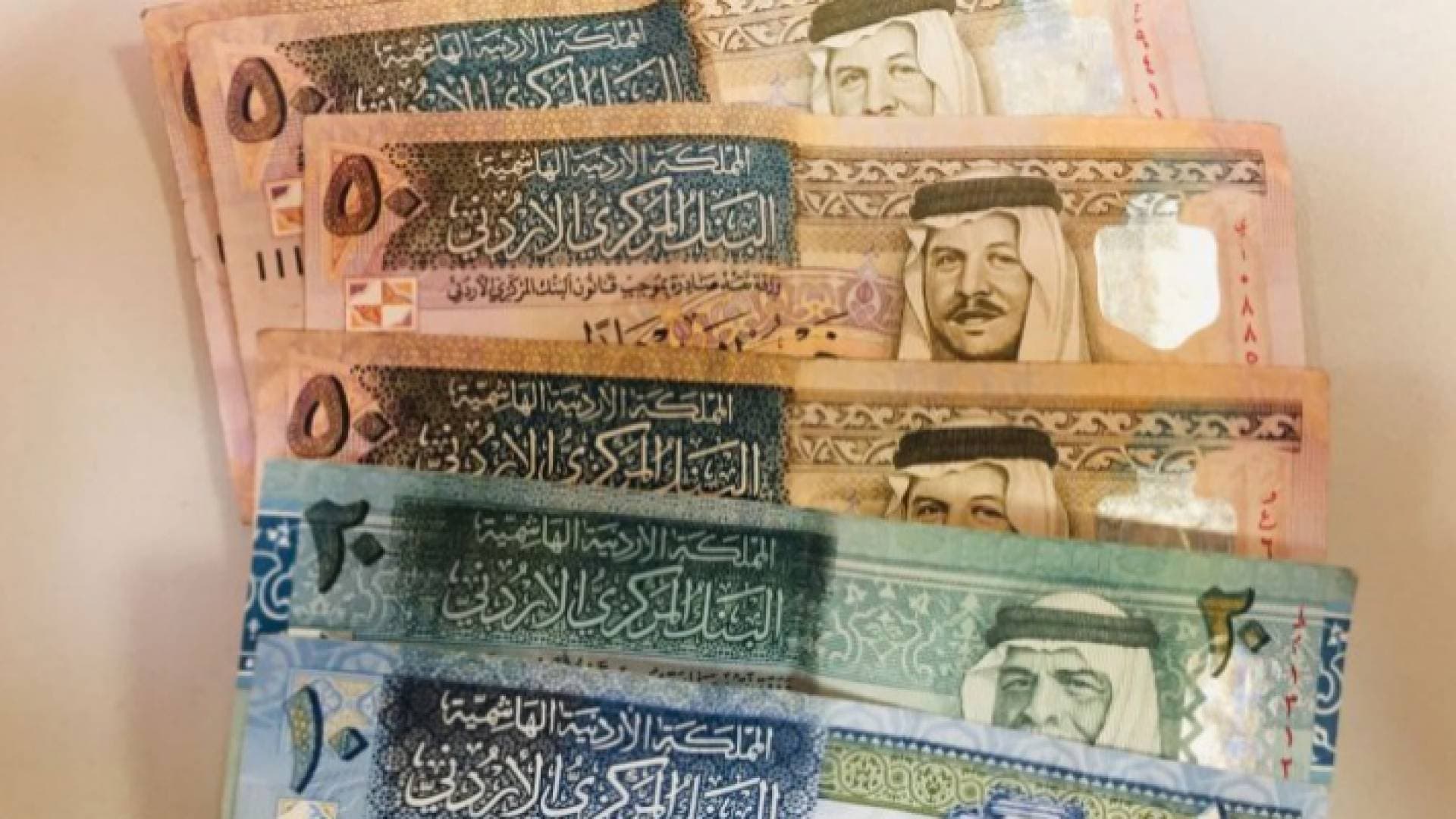 "بلدية السلط" تؤجل أقساط سلف موظفيها عن نيسان