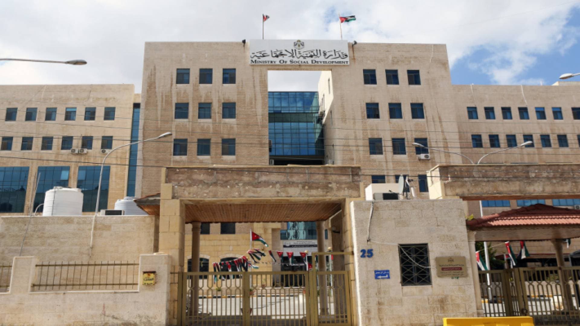 توزيع ٨٥ ألف بطاقة غذائية ممغنطة على الأسر العفيفة في رمضان