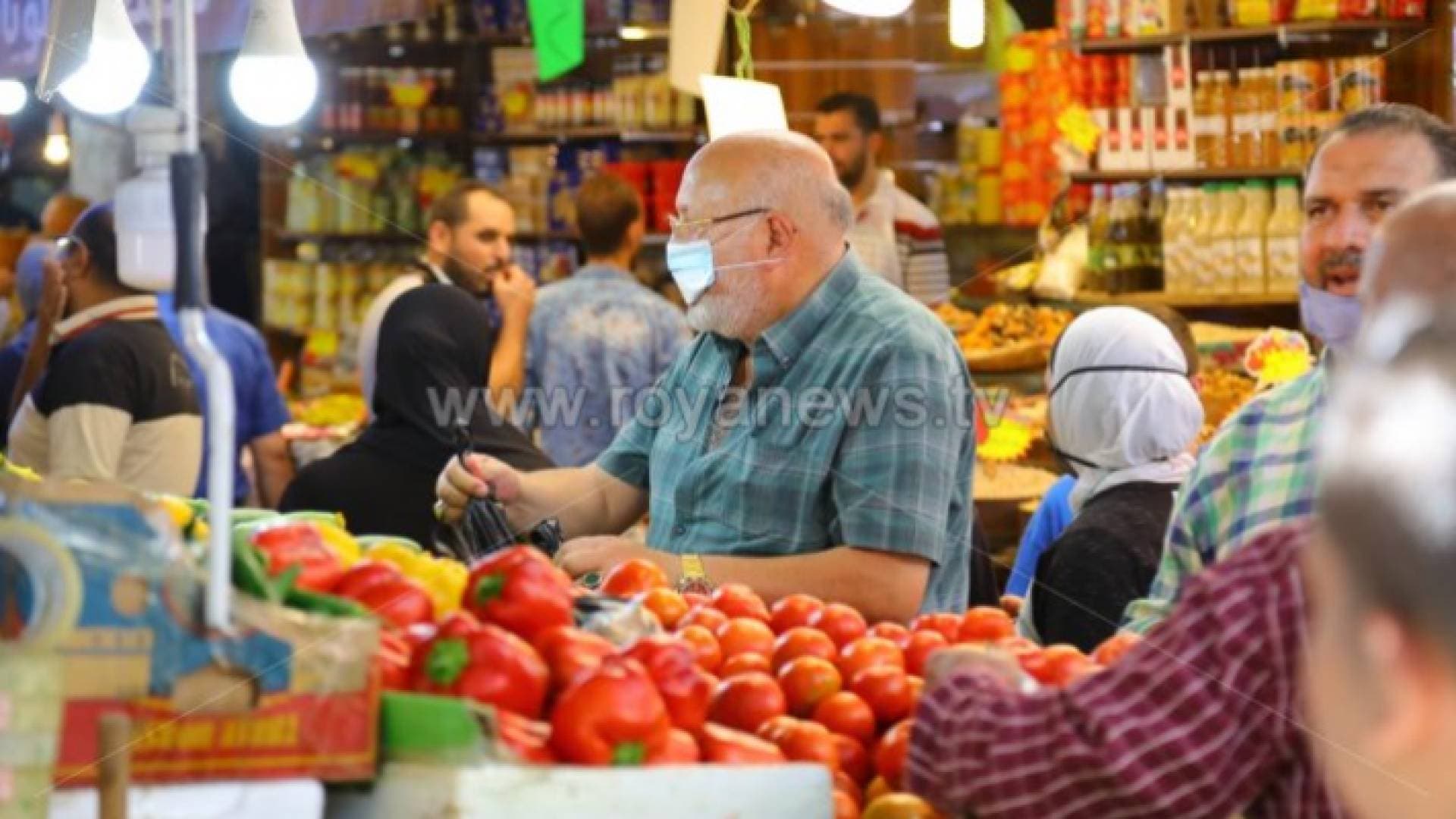 إغلاق ومخالفة وإنذار ووقف ٢٦ منشأة غذائية في الزرقاء