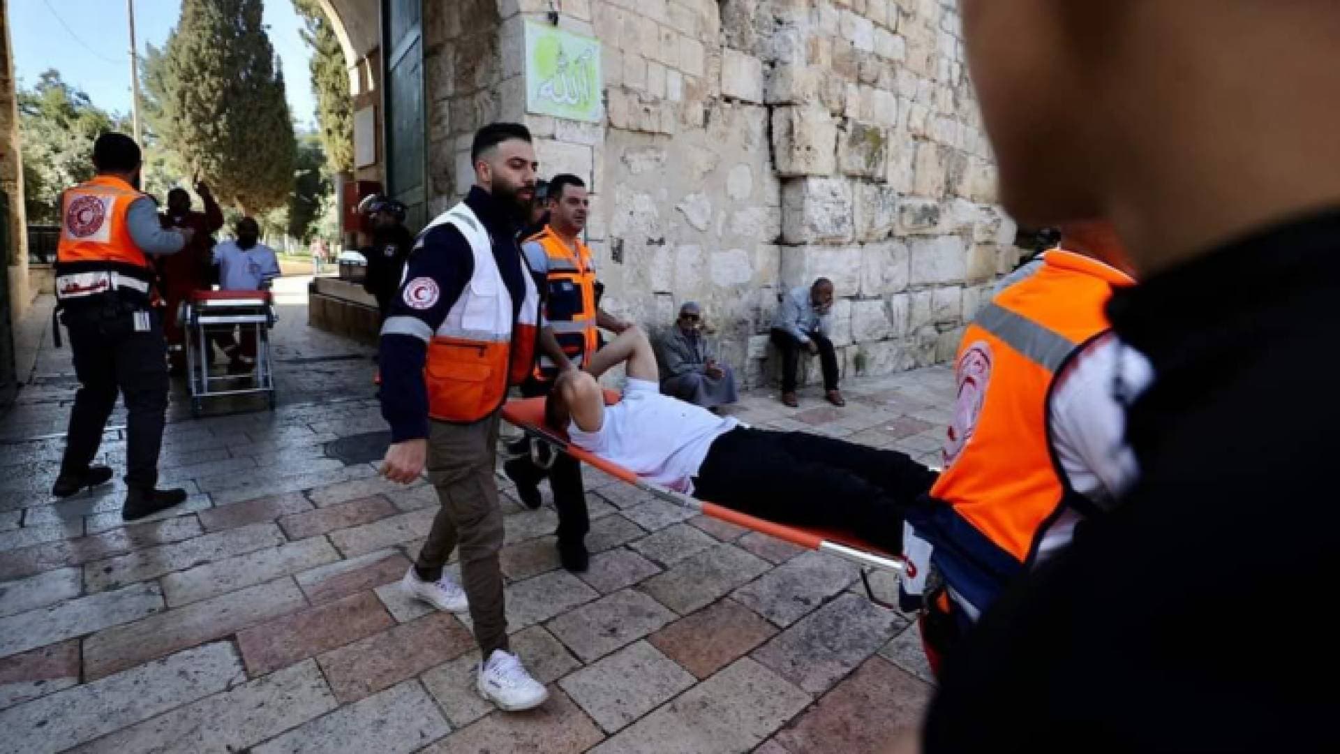 الهلال الأحمر الفلسطيني: ١٥٣ إصابة بمواجهات الأقصى "حتى الآن"