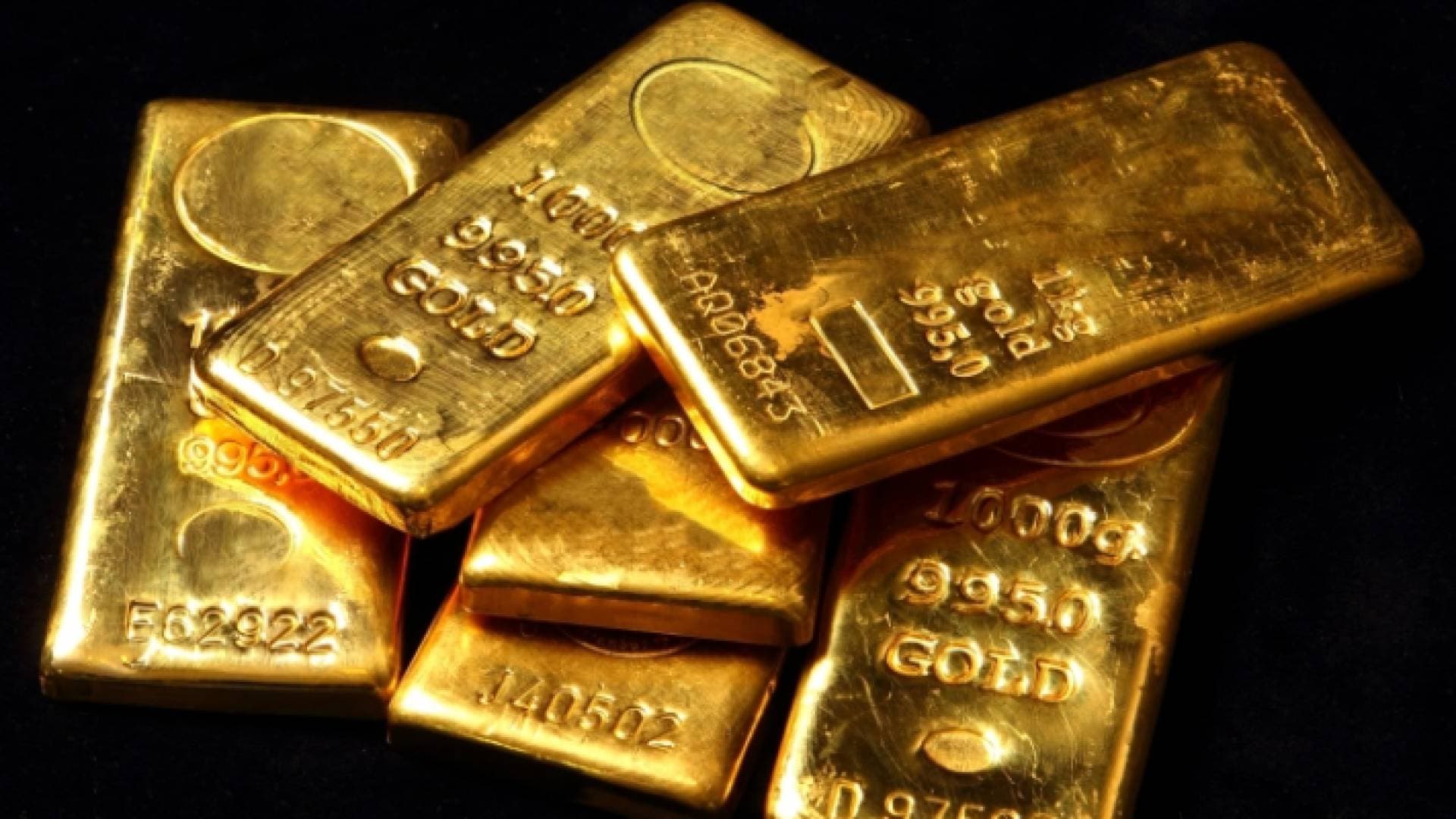 تراجع أسعار الذهب عالميا قرب أدنى مستوى في أسبوعين