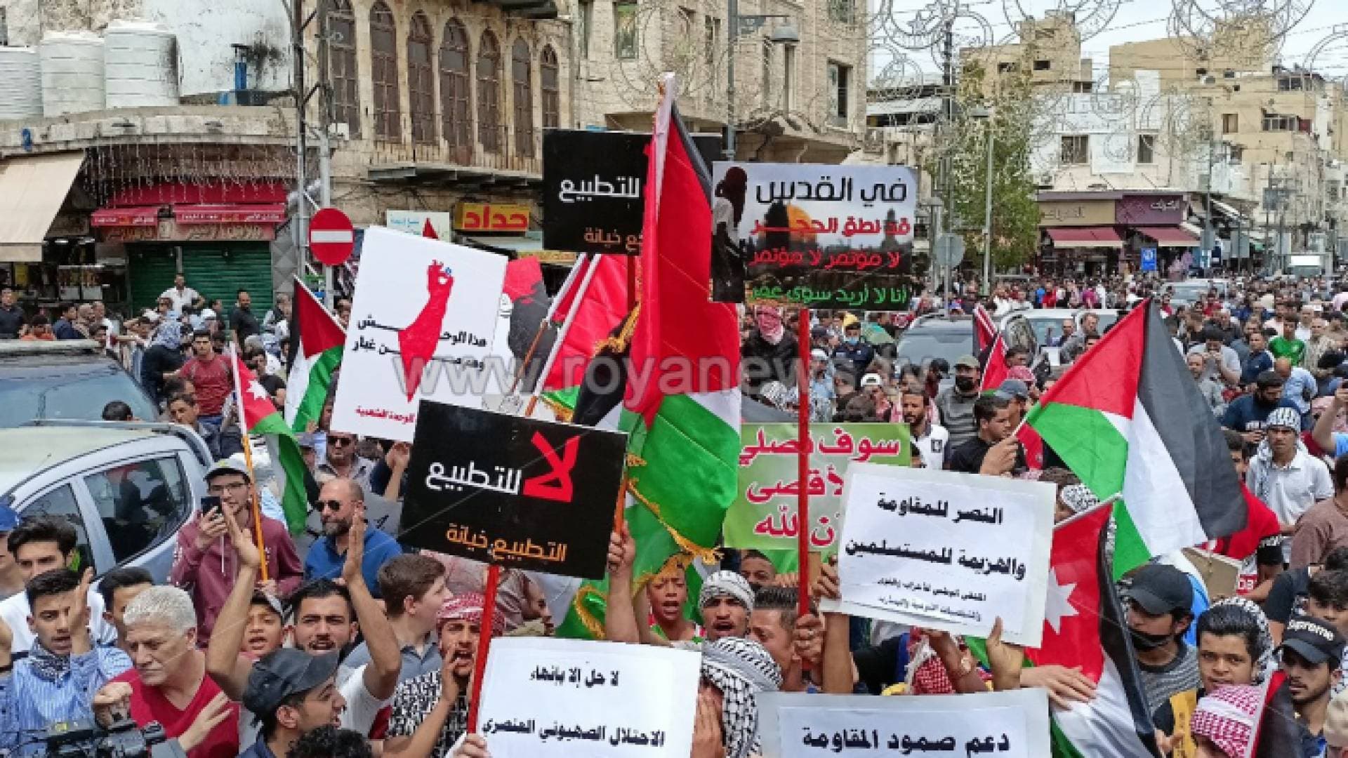 مسيرة في وسط البلد بعمان لدعم المقدسيين ورفض اعتداءات الاحتلال.. فيديو وصور