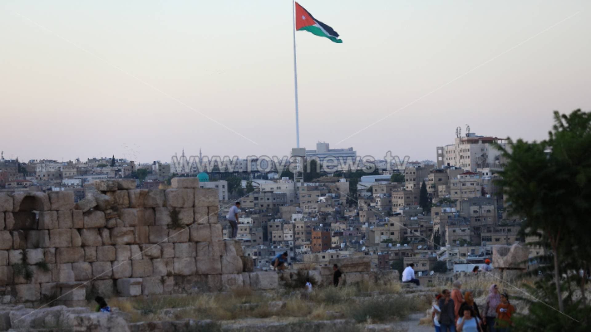 أجواء حارة نسبيا الجمعة وجافة وحارة في اليومين المقبلين
