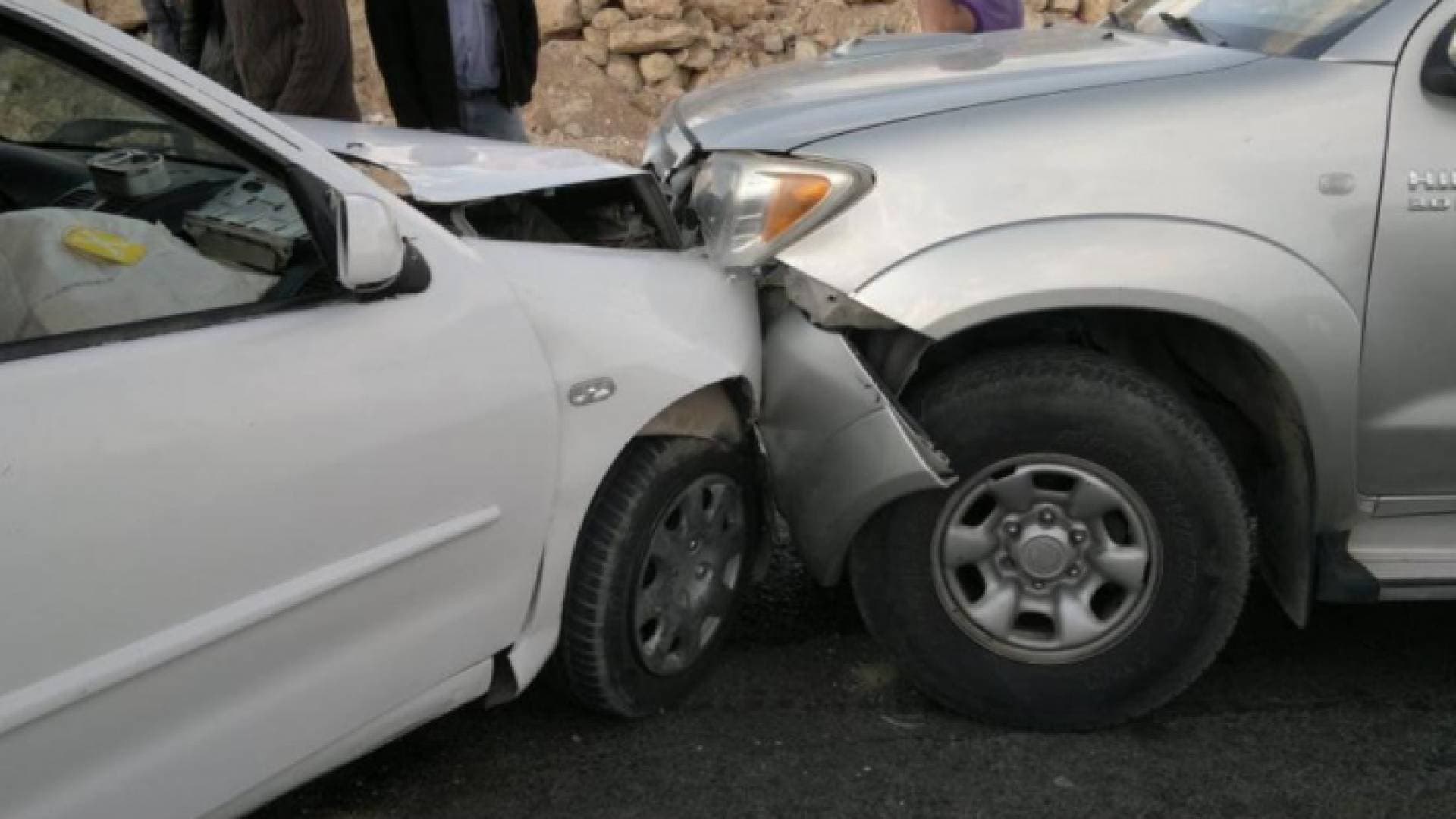 الأمن: تجمع الفضوليين وانشغال سائق يؤديان لحادث سير نتج عنه ٤ إصابات
