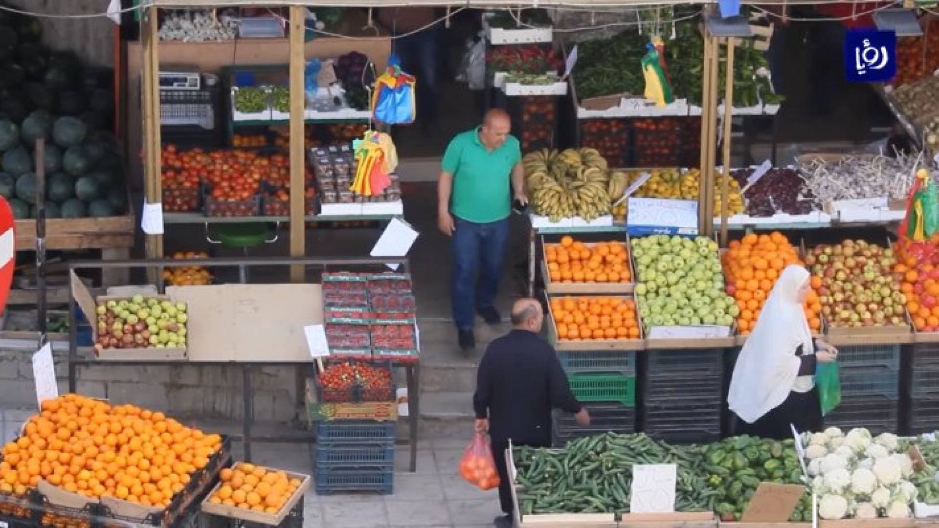محافظ الكرك يتفقد الأسواق والأرصفة وسط المدينة