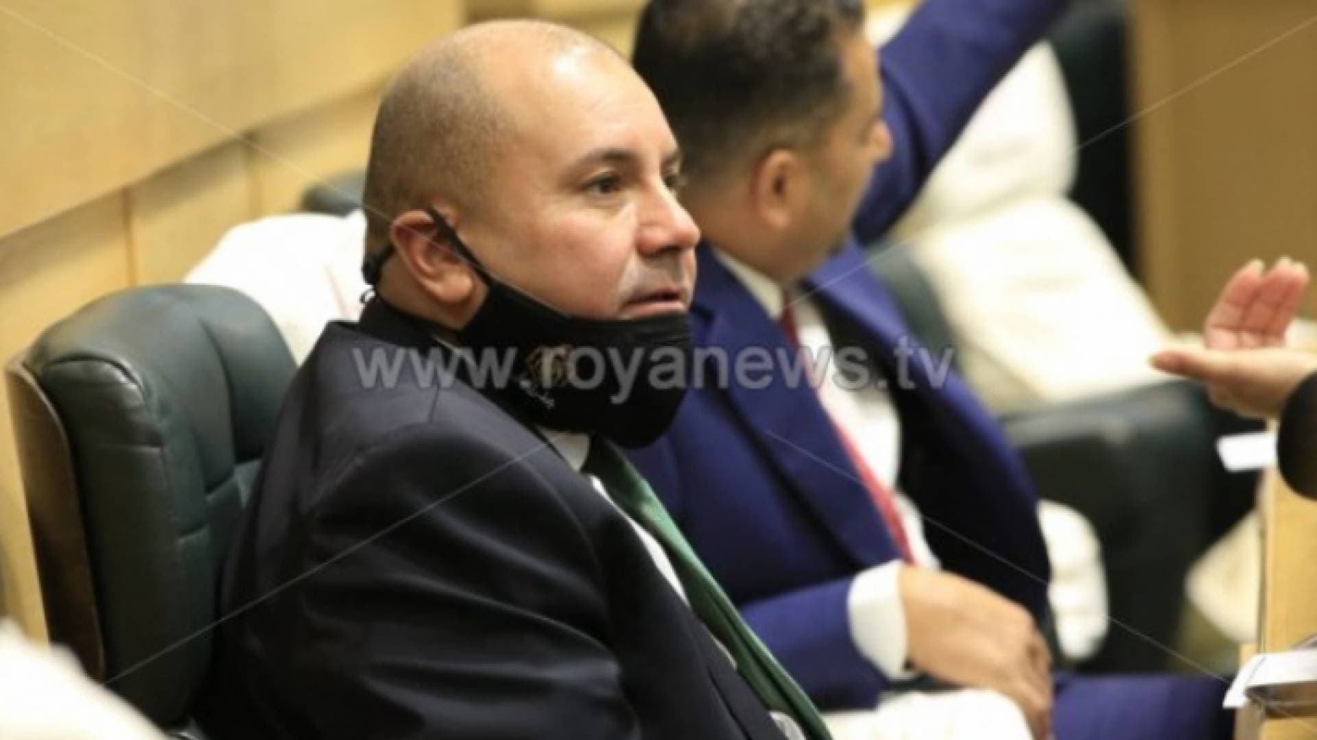 العودات: الشروع بالانتحار في المكان العام "ابتزاز"