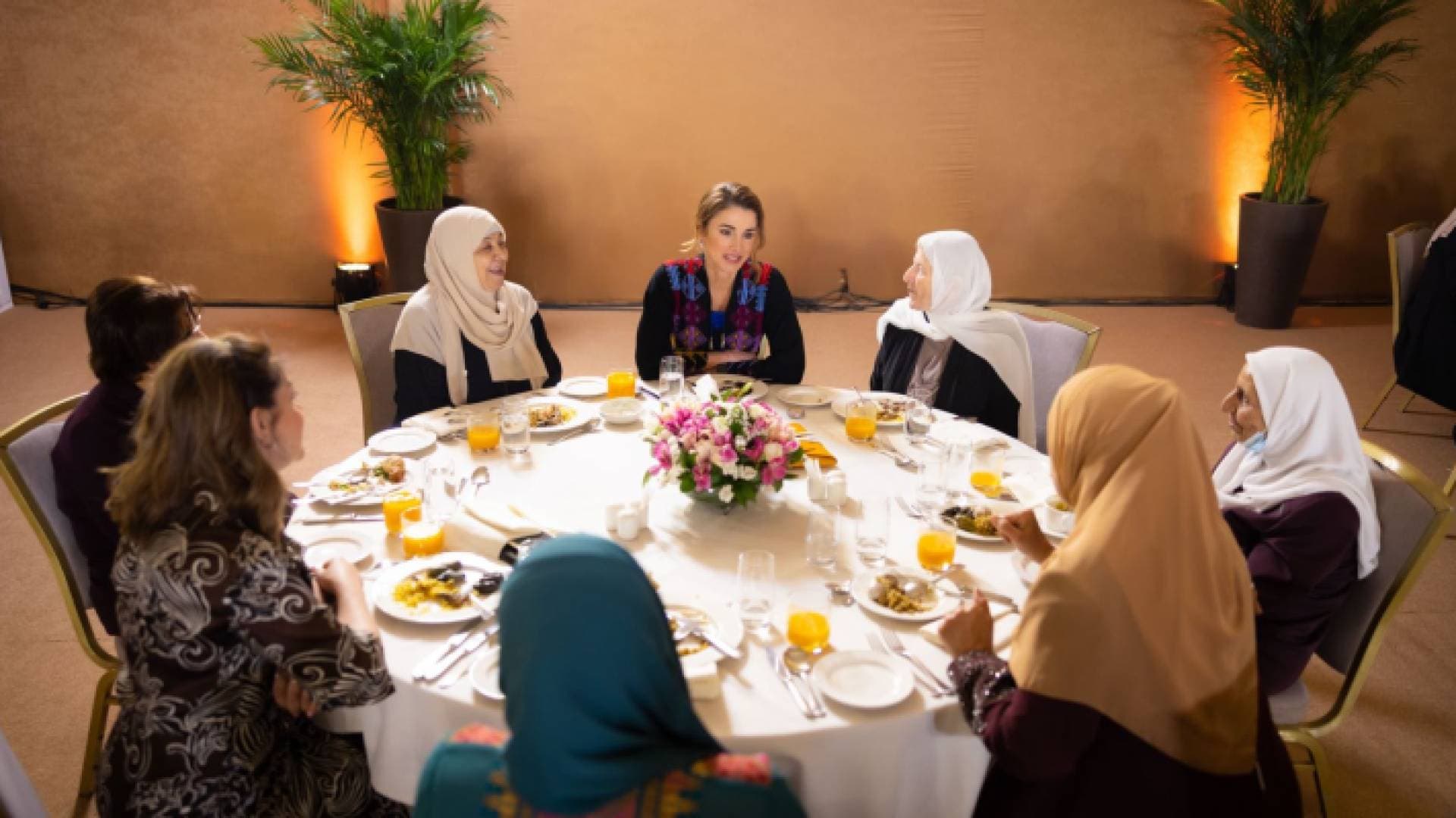 الملكة رانيا العبدالله تقيم إفطارا لعدد من السيدات في اربد