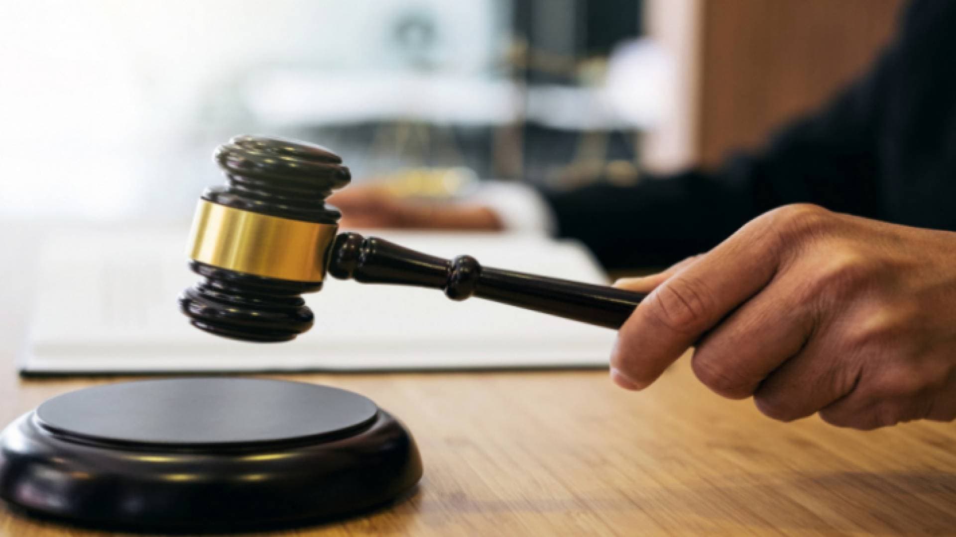 إدانة موظف في شركة مساهمة عامة بالاختلاس وحبسه ٥ سنوات