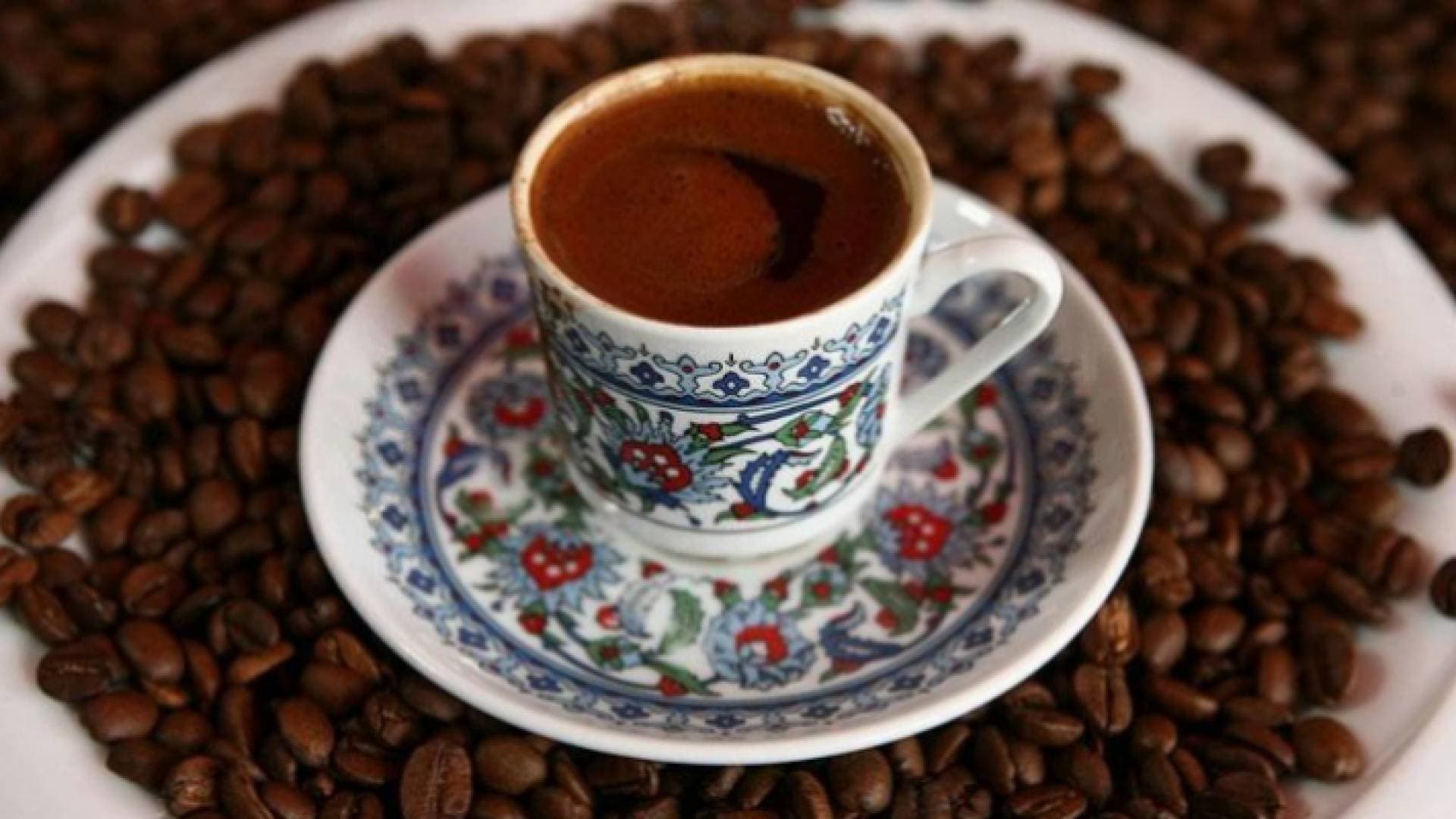 شرب القهوة.. هروب من الإرهاق أم عادة وسلوك؟