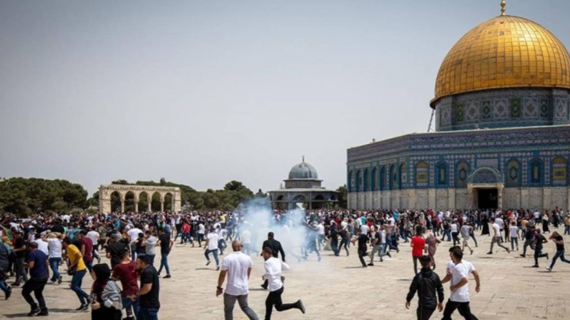 إصابات في مواجهات بين الفلسطينيين وقوات الاحتلال في الأقصى