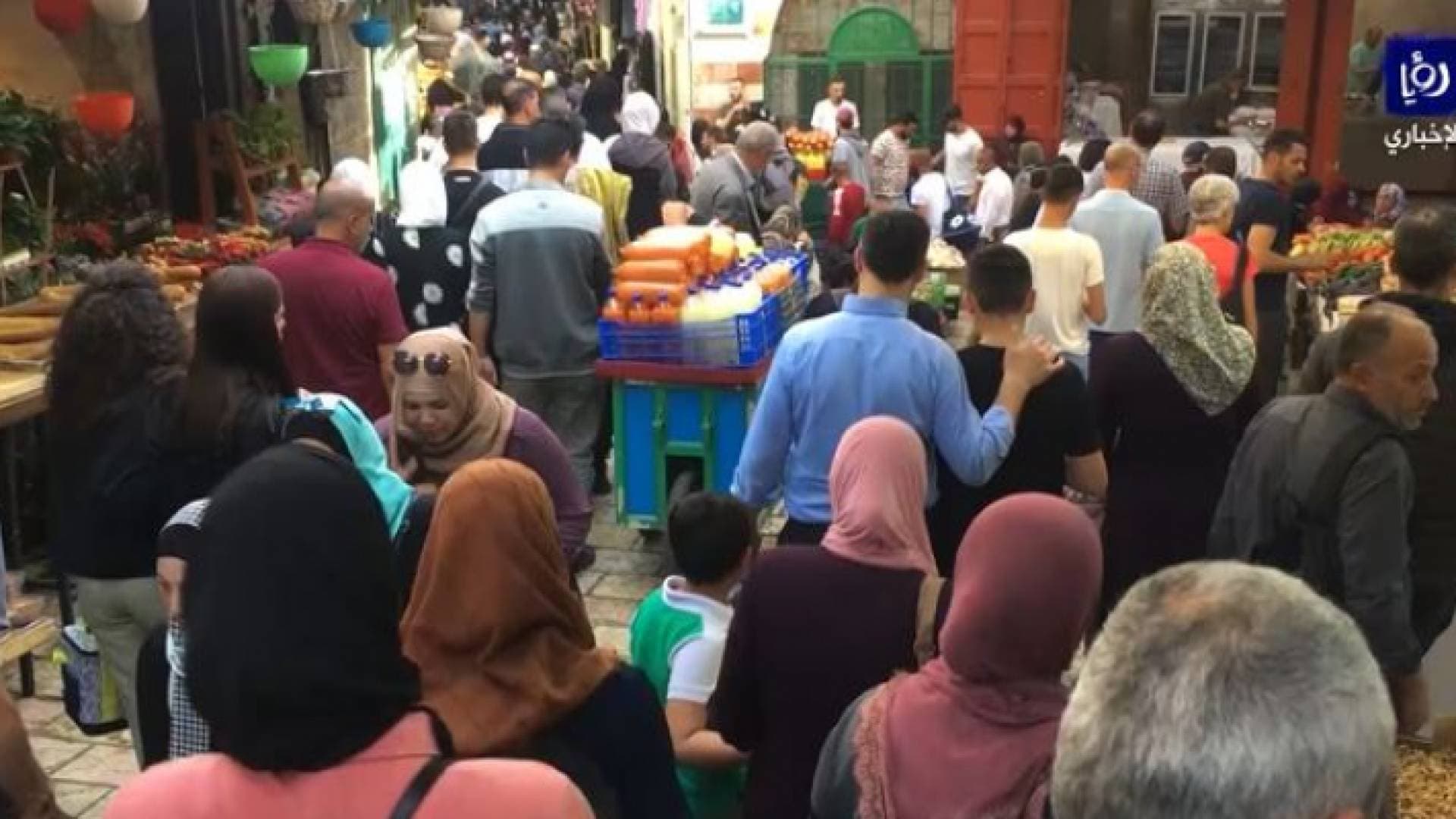 حركة نشطة في البلدة القديمة بالقدس استعدادا لعيد الفطر - فيديو