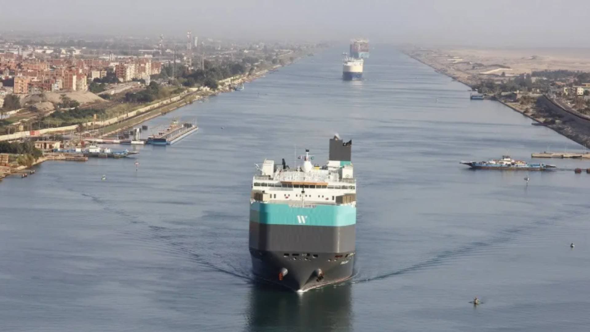 قناة السويس تسجل أعلى عائدات شهرية في تاريخها