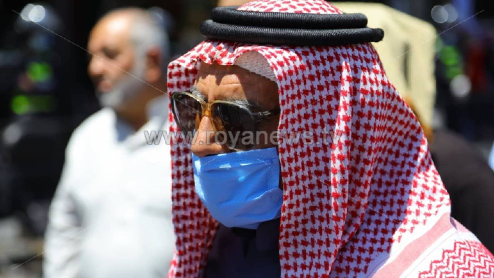 وزير البيئة يدعو إلى ارتداء الكمامة بسبب الأجواء الخماسينية