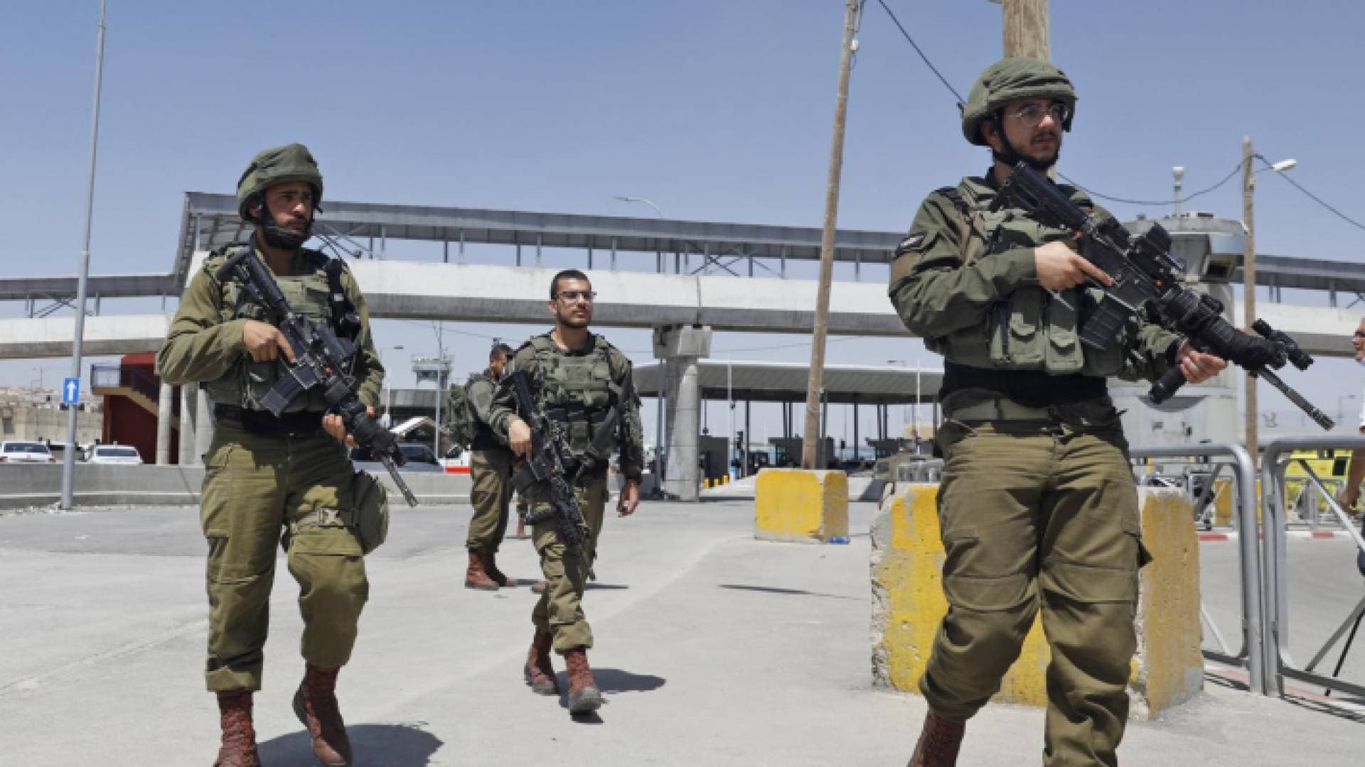 الاحتلال يعيق حركة الفلسطينيين بين رام الله ونابلس