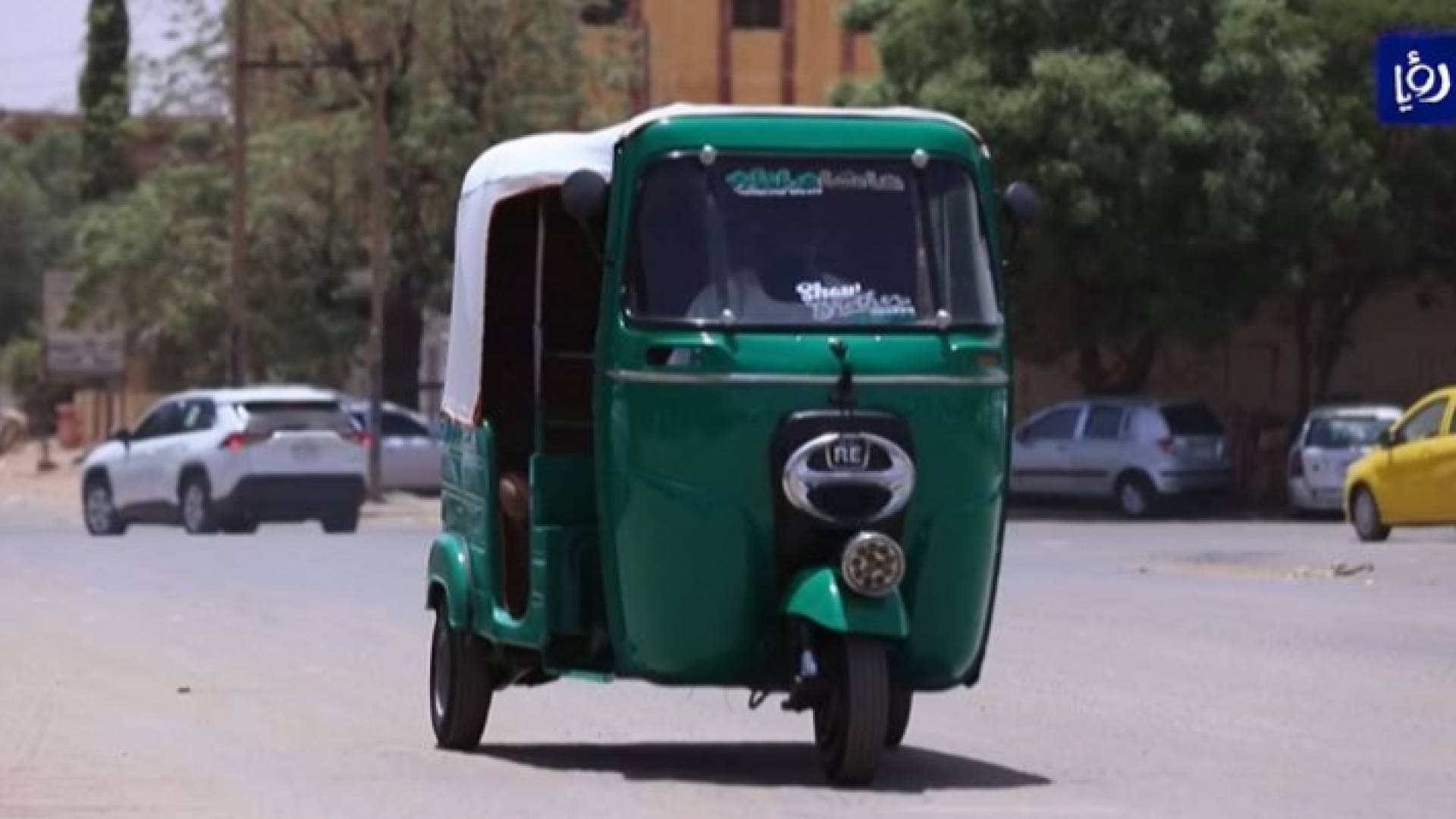 توك توك كهربائي ينافس العربات العاملة بالوقود في السودان - فيديو