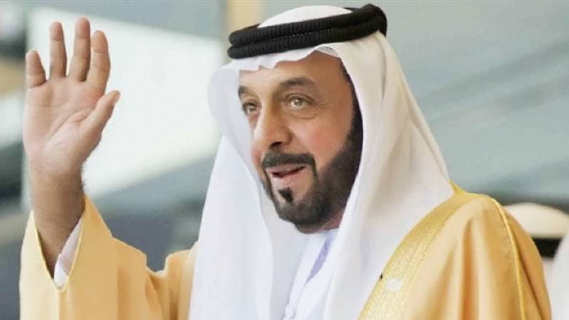 جثمان الشيخ خليفة بن زايد يوارى الثرى - صور
